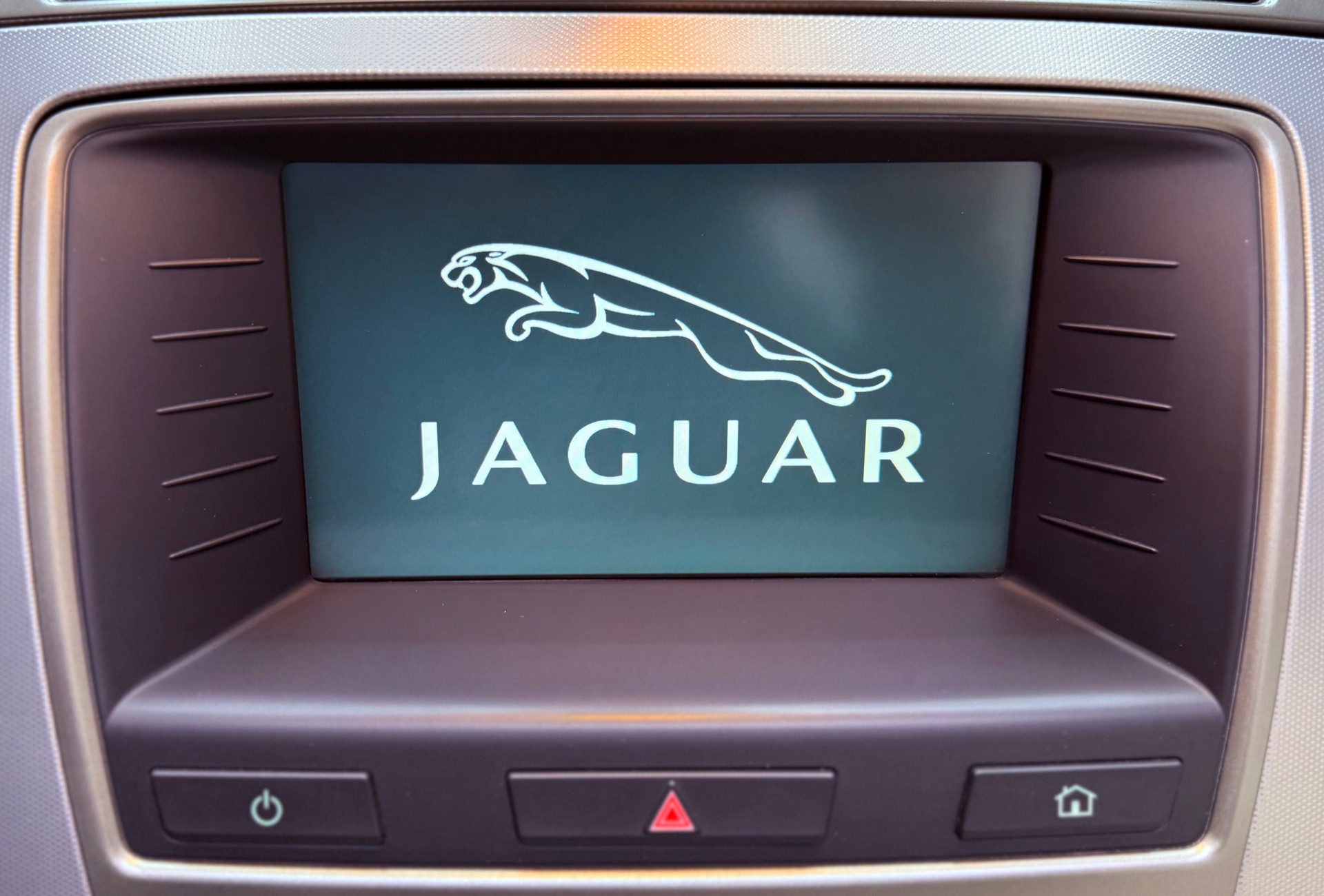 JAGUAR XKR 4.2 V8 Supercharged Automatic Convertible-image-14