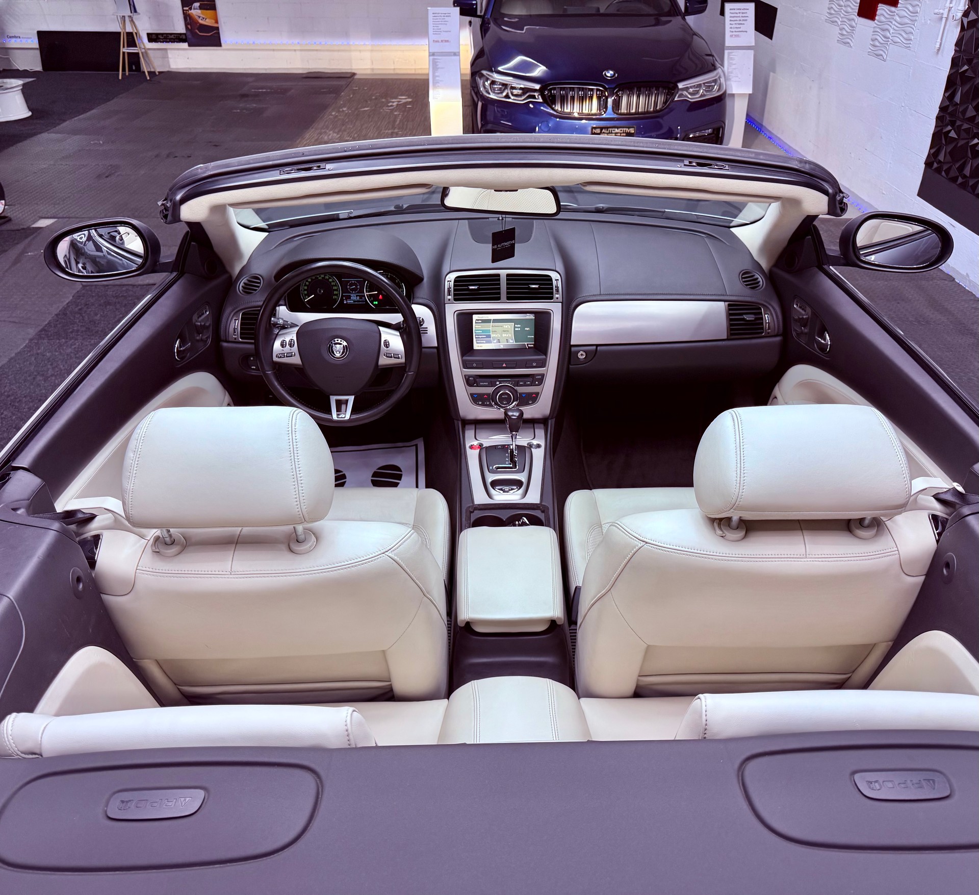 JAGUAR XKR 4.2 V8 Supercharged Automatic Convertible-image-23
