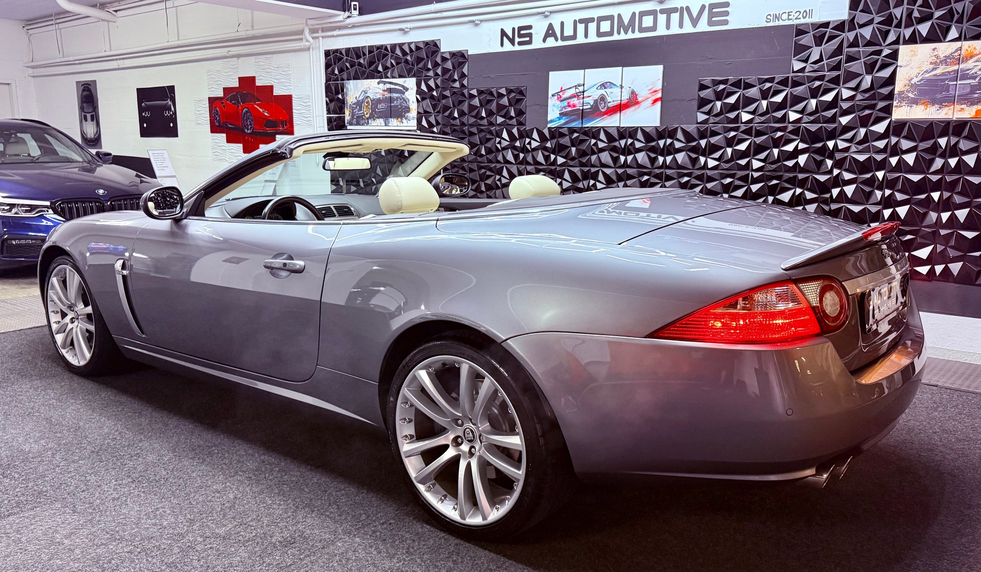 JAGUAR XKR 4.2 V8 Supercharged Automatic Convertible-image-5