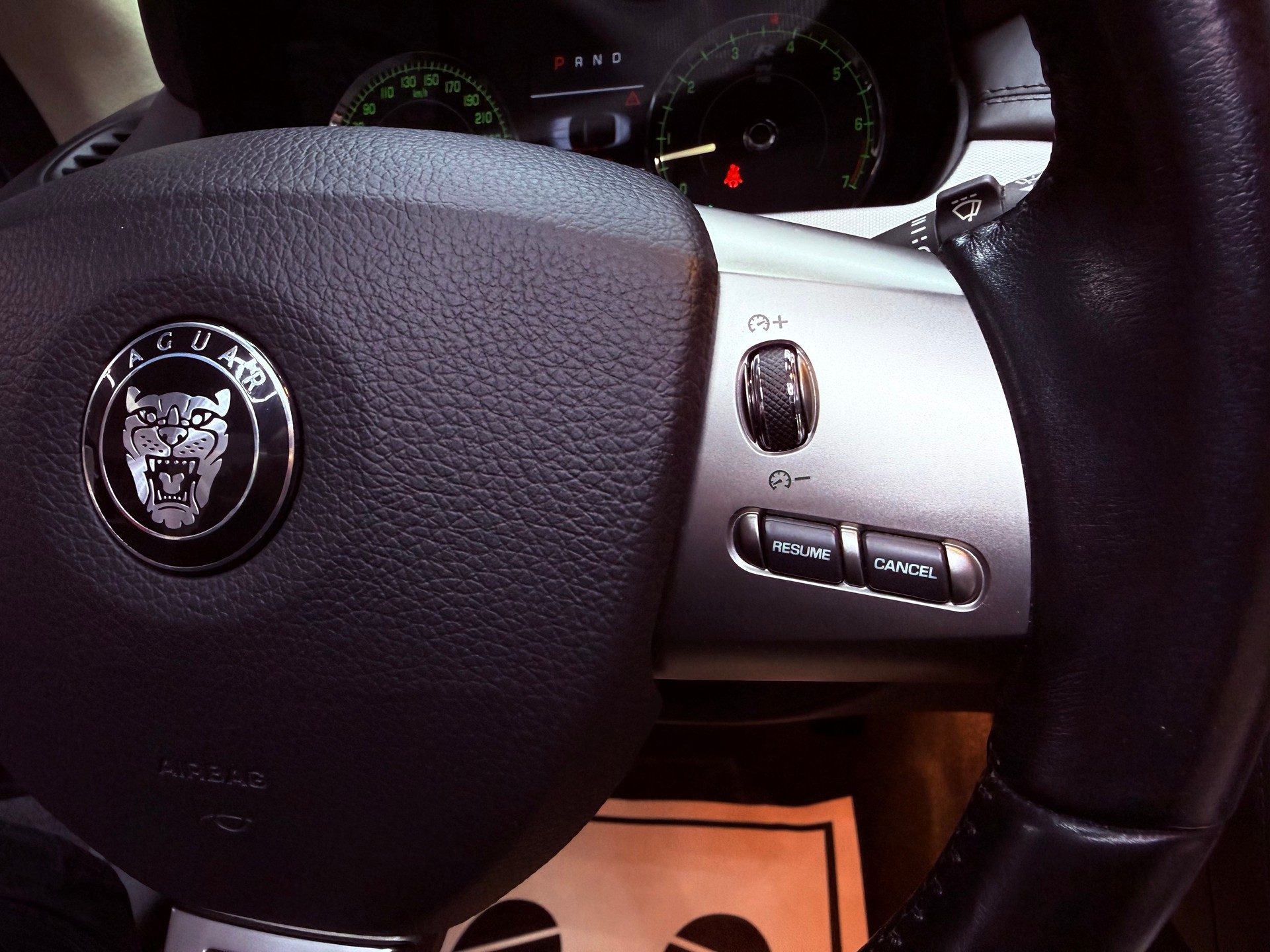 JAGUAR XKR 4.2 V8 Supercharged Automatic Convertible-image-17