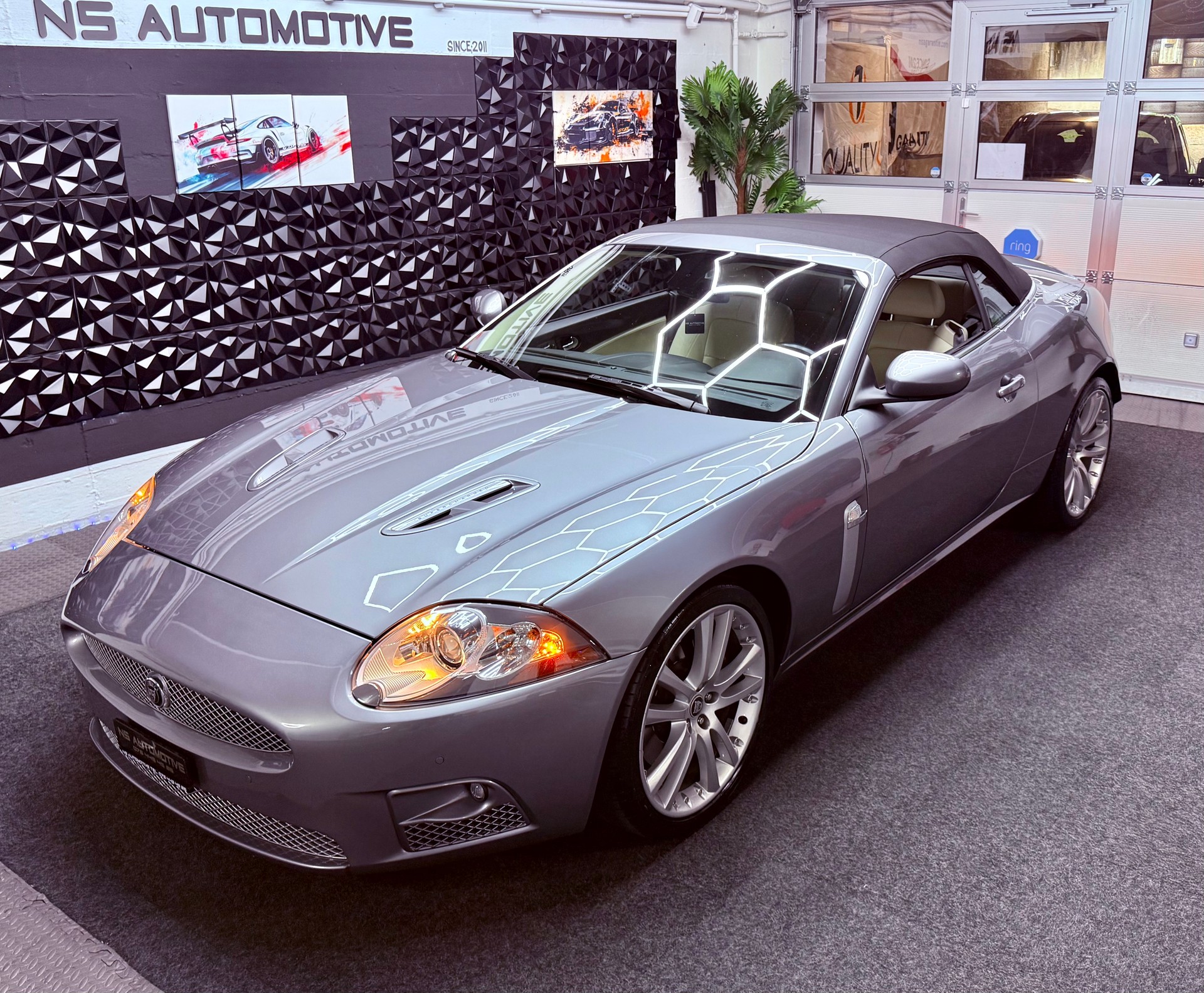 JAGUAR XKR 4.2 V8 Supercharged Automatic Convertible-image-29
