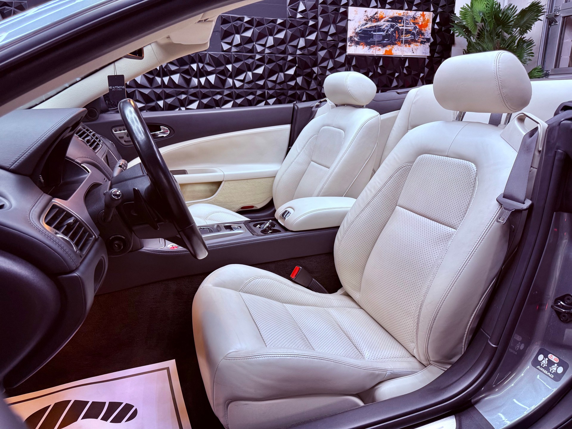 JAGUAR XKR 4.2 V8 Supercharged Automatic Convertible-image-22