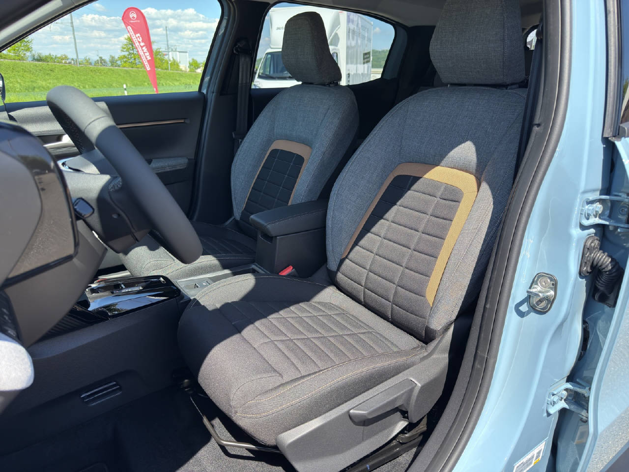 CITROEN e-C3 Aircross Plus-image-4