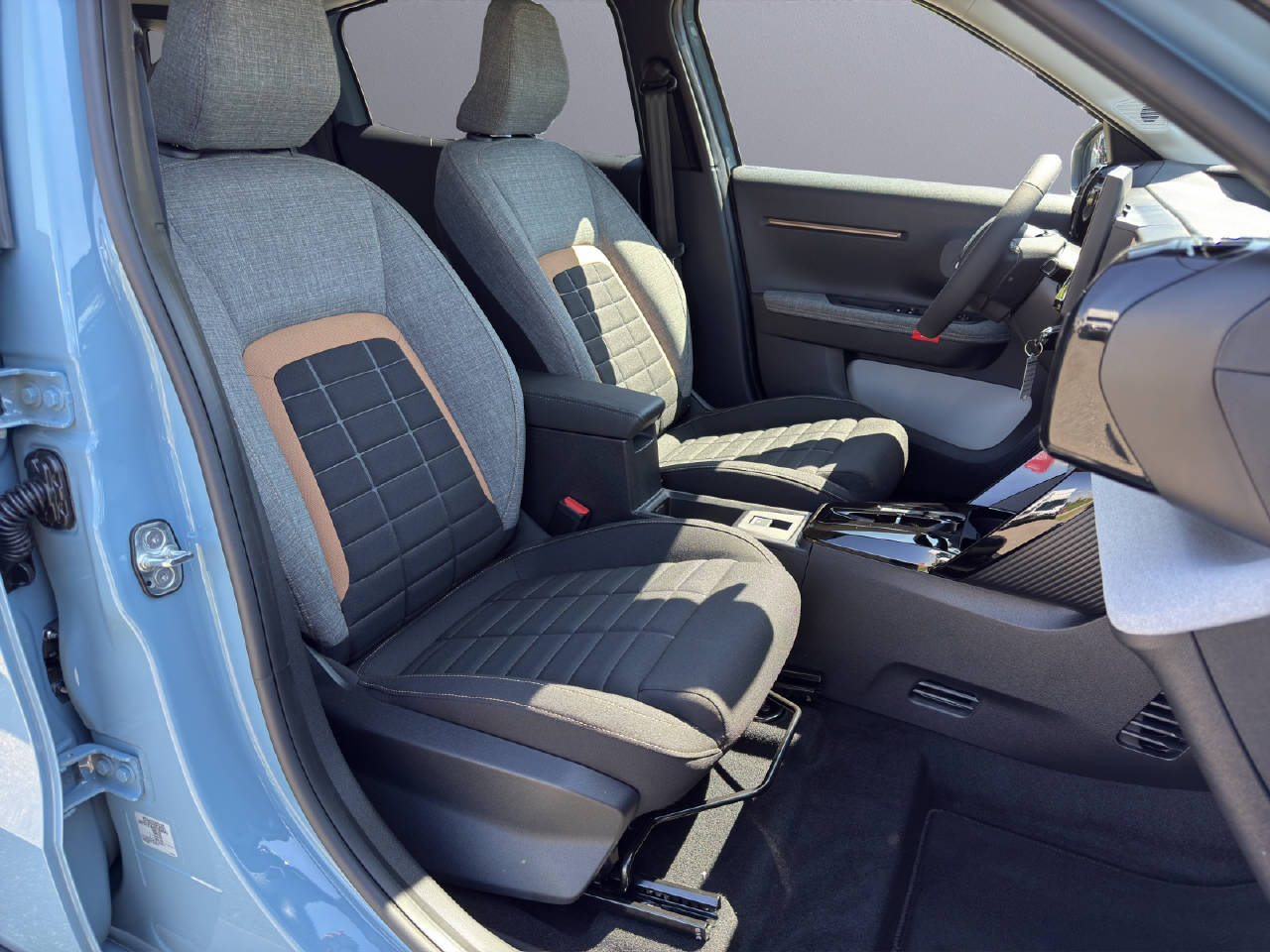 CITROEN e-C3 Aircross Plus-image-8