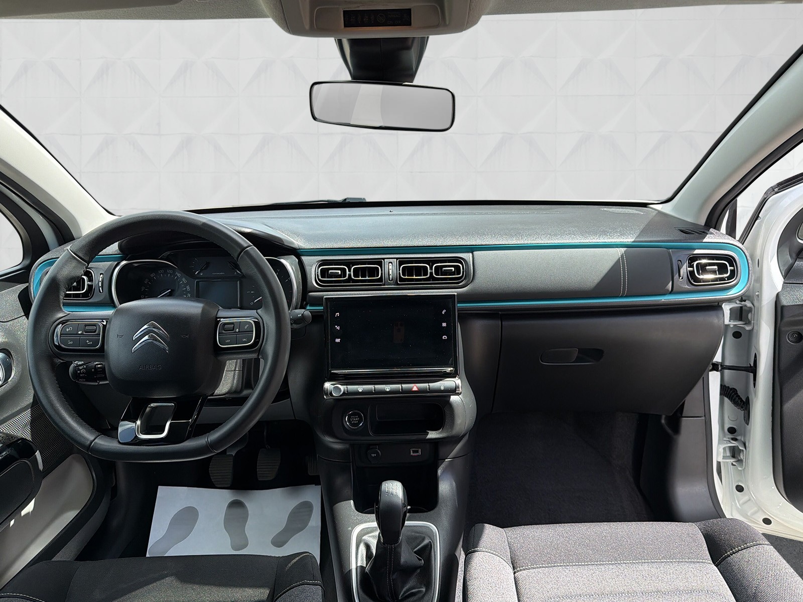 CITROEN C3 1.2i Swiss Edition-image-8