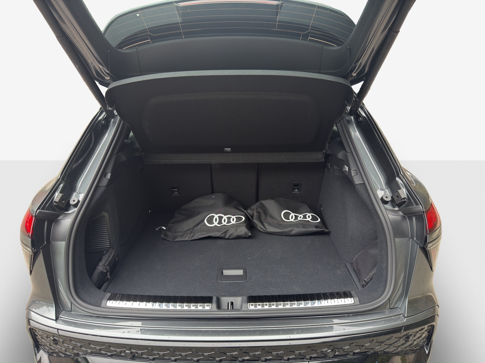 AUDI Q3 SUV e-hybrid 200 kW S tronig-image-12