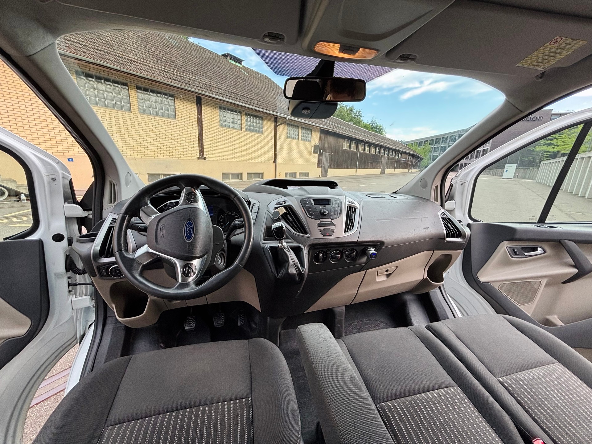 FORD TRANSIT CUSTOM-image-12