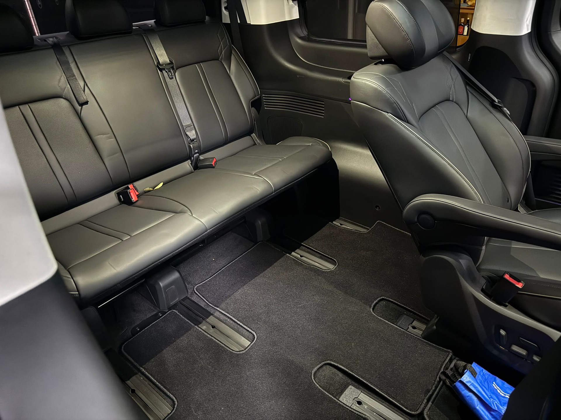 HYUNDAI "BUSINESS" STARIA "PREMIUM" 2.2 CRDi VERTEX 4WD AUTOMAT. CH WAGEN. VOLL OPTIONEN. MOD.05.2023 !!-image-27