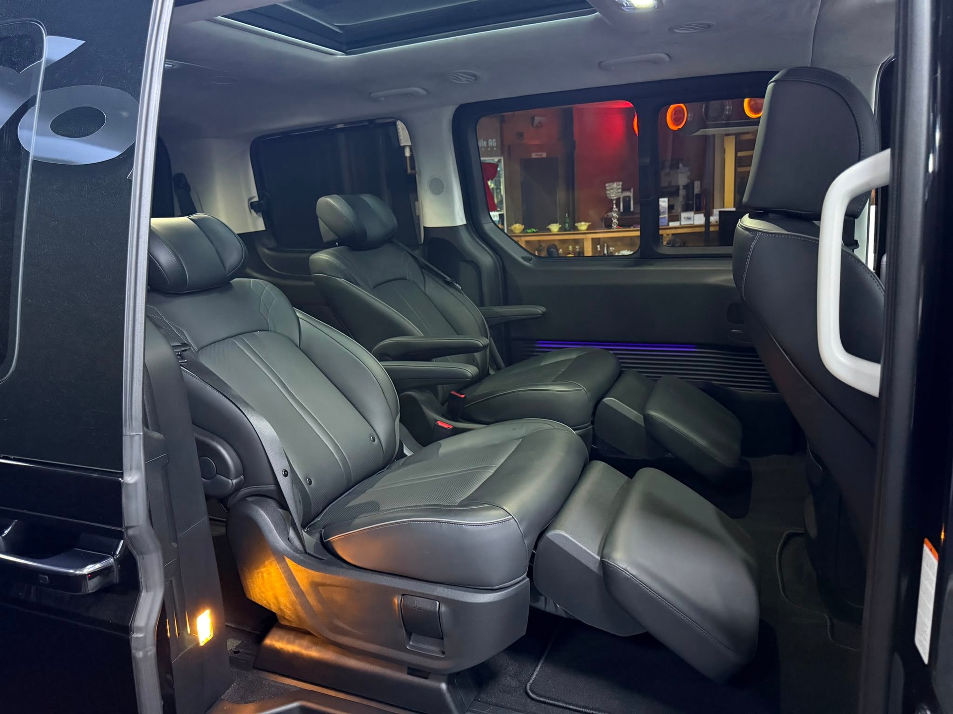 HYUNDAI "BUSINESS" STARIA "PREMIUM" 2.2 CRDi VERTEX 4WD AUTOMAT. CH WAGEN. VOLL OPTIONEN. MOD.05.2023 !!-image-10