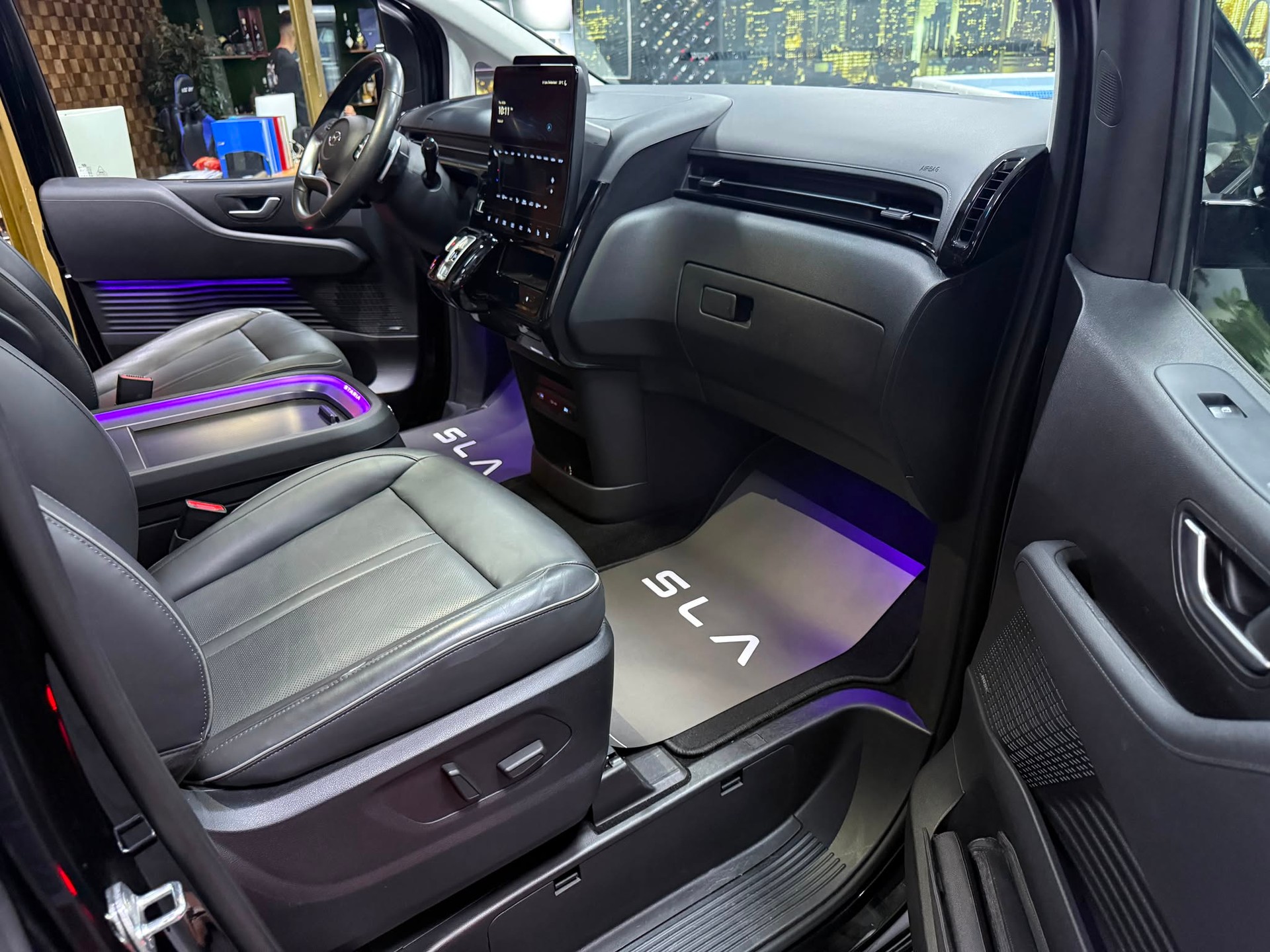 HYUNDAI "BUSINESS" STARIA "PREMIUM" 2.2 CRDi VERTEX 4WD AUTOMAT. CH WAGEN. VOLL OPTIONEN. MOD.05.2023 !!-image-12
