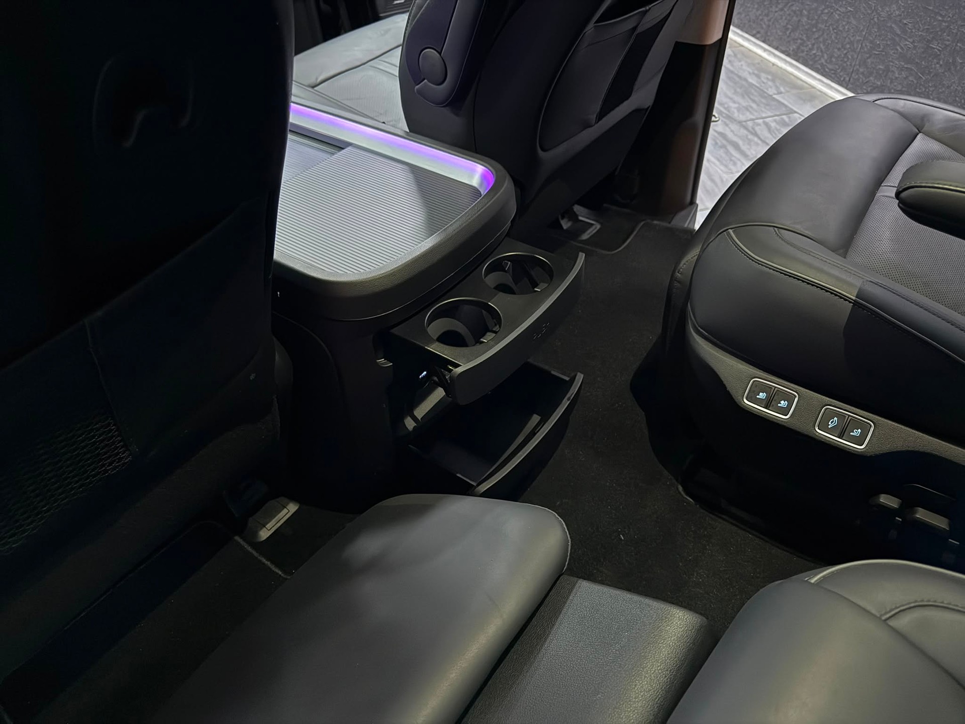 HYUNDAI "BUSINESS" STARIA "PREMIUM" 2.2 CRDi VERTEX 4WD AUTOMAT. CH WAGEN. VOLL OPTIONEN. MOD.05.2023 !!-image-22