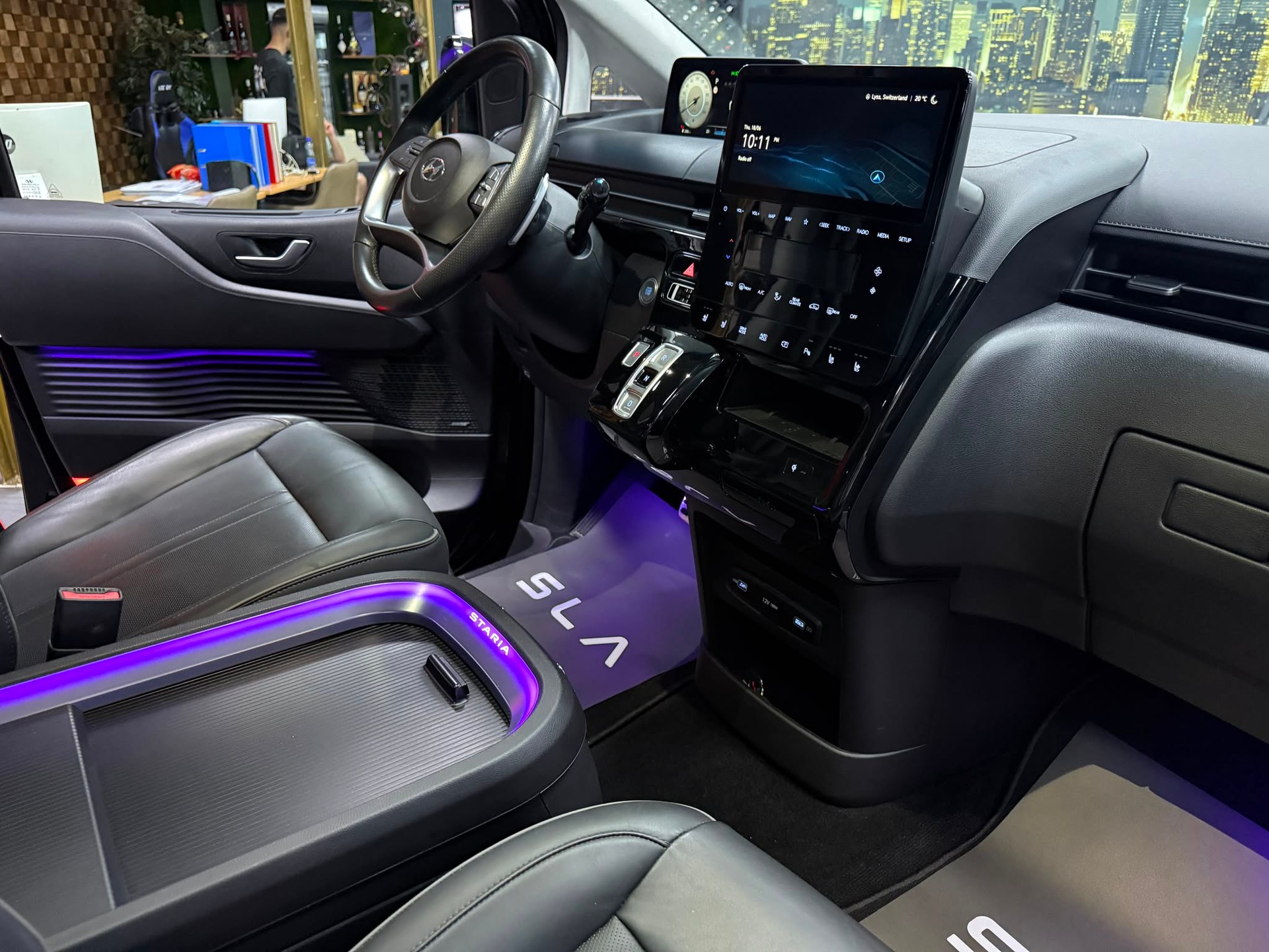 HYUNDAI "BUSINESS" STARIA "PREMIUM" 2.2 CRDi VERTEX 4WD AUTOMAT. CH WAGEN. VOLL OPTIONEN. MOD.05.2023 !!-image-3