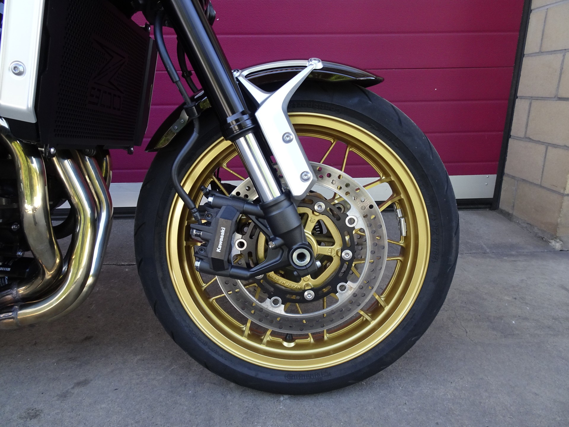 KAWASAKI Z 900 RS-showroom-element-1