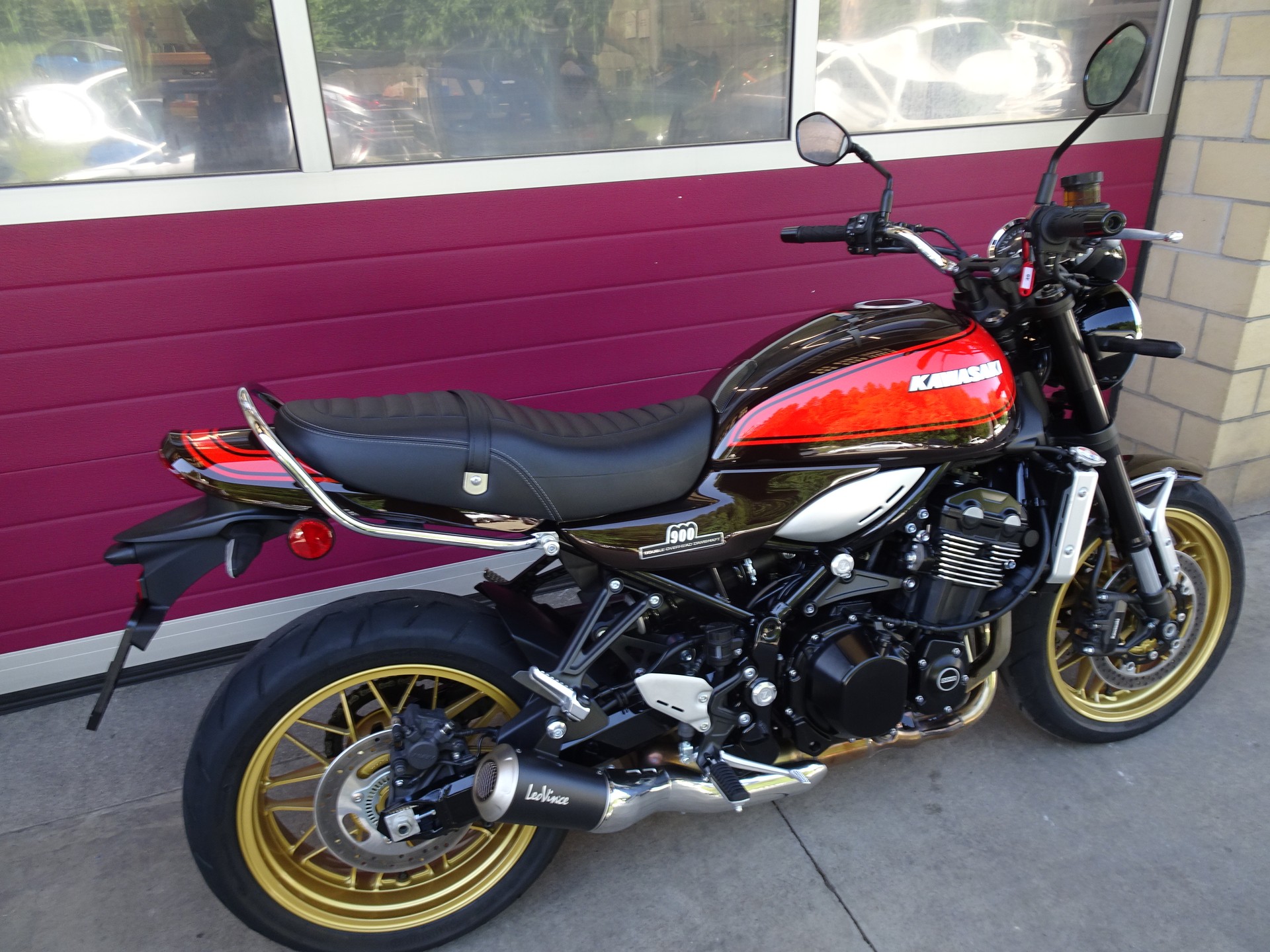 KAWASAKI Z 900 RS-showroom-element-3