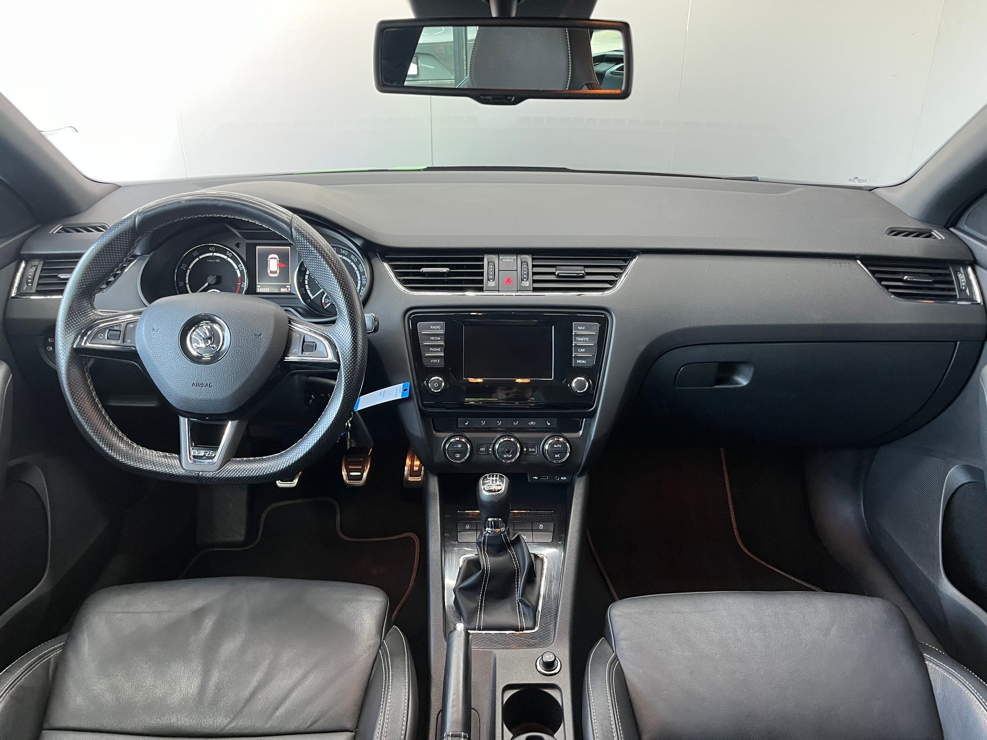 SKODA Octavia Combi 2.0 TSI RS-image-10