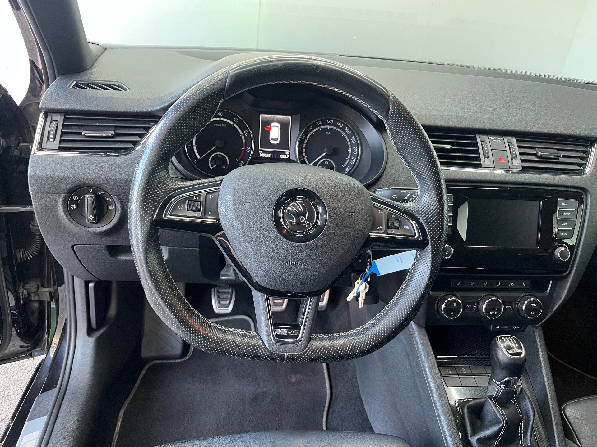 SKODA Octavia Combi 2.0 TSI RS-image-11