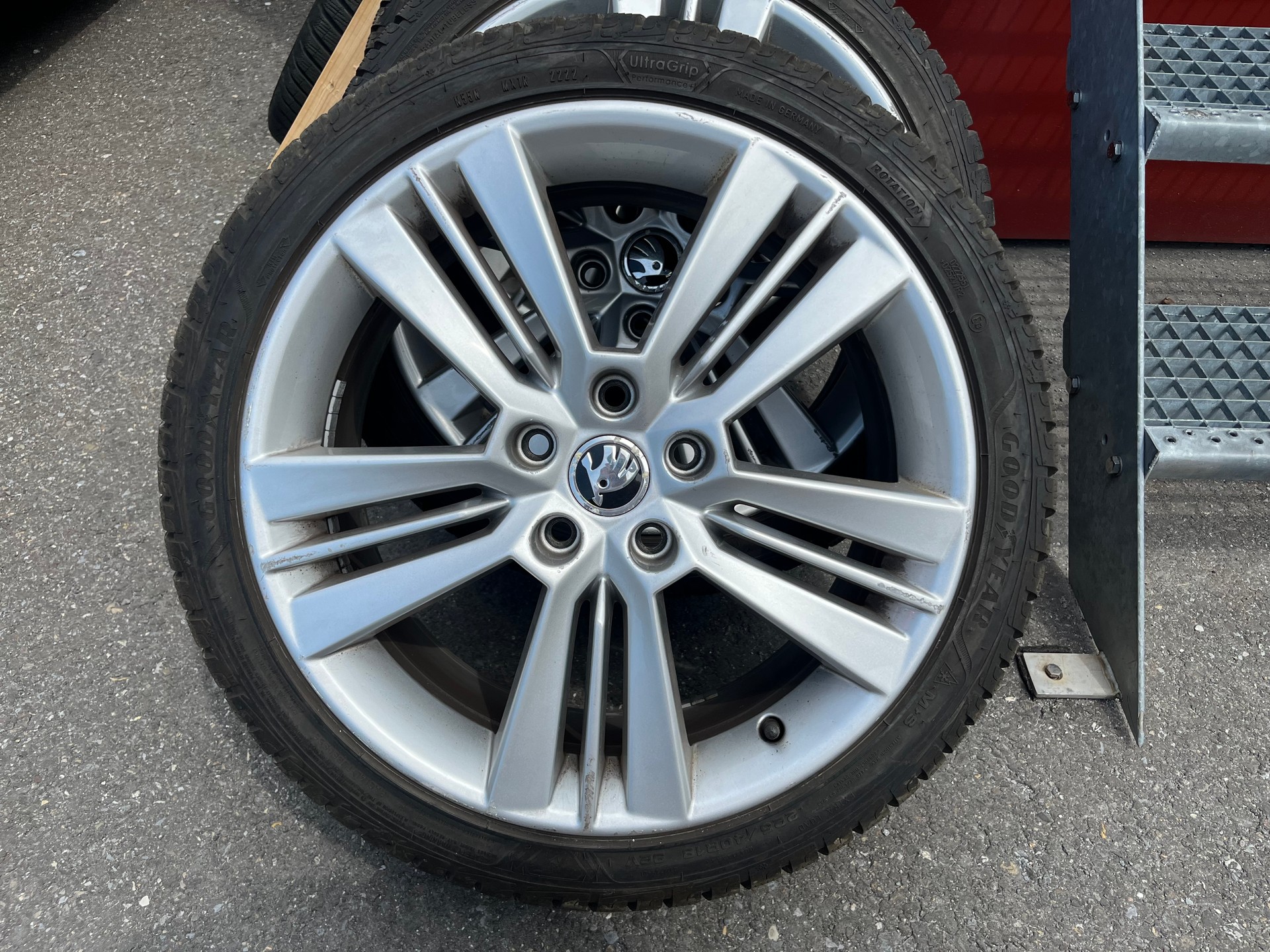 SKODA Octavia Combi 2.0 TSI RS-image-13