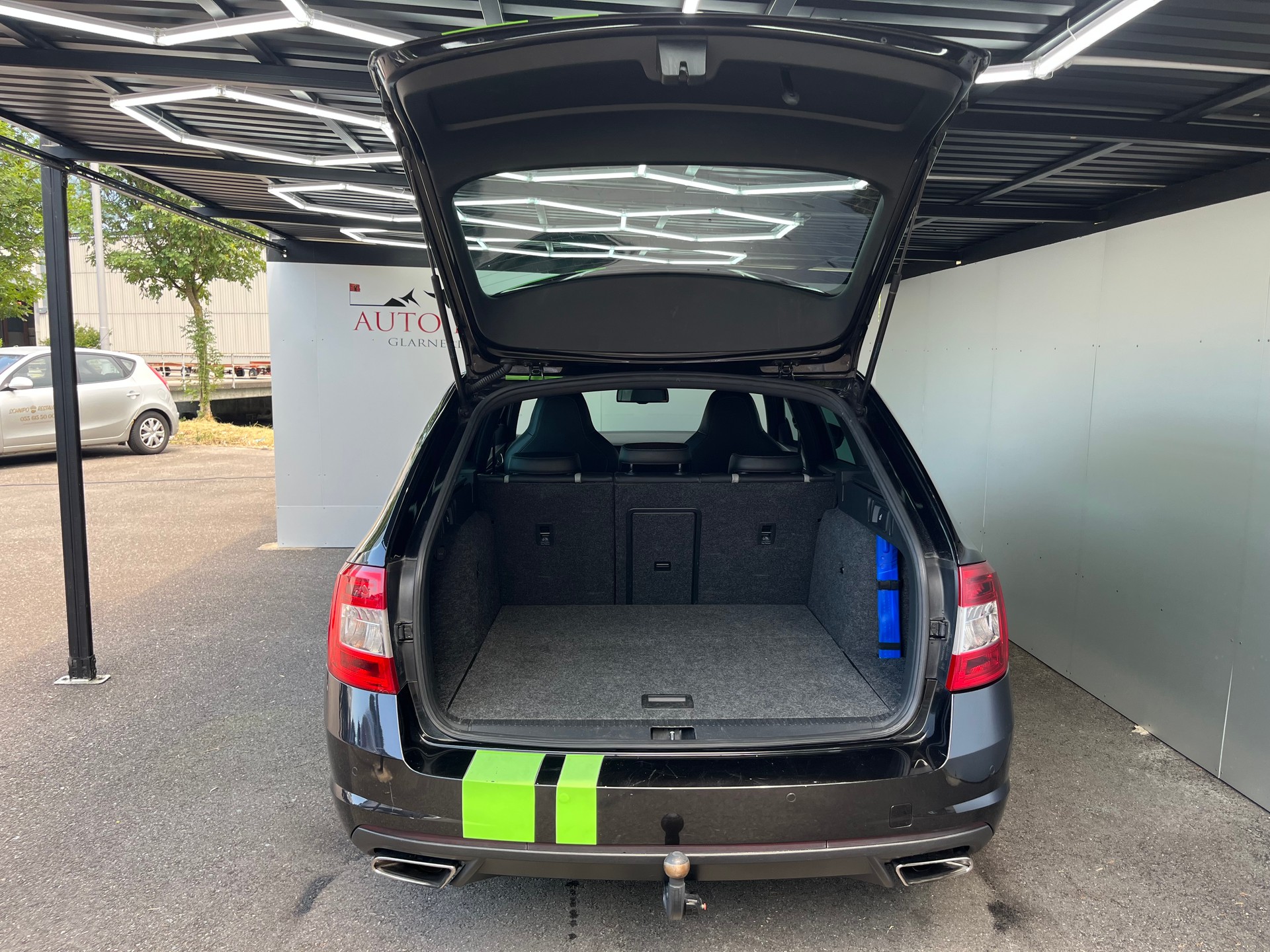SKODA Octavia Combi 2.0 TSI RS-image-12