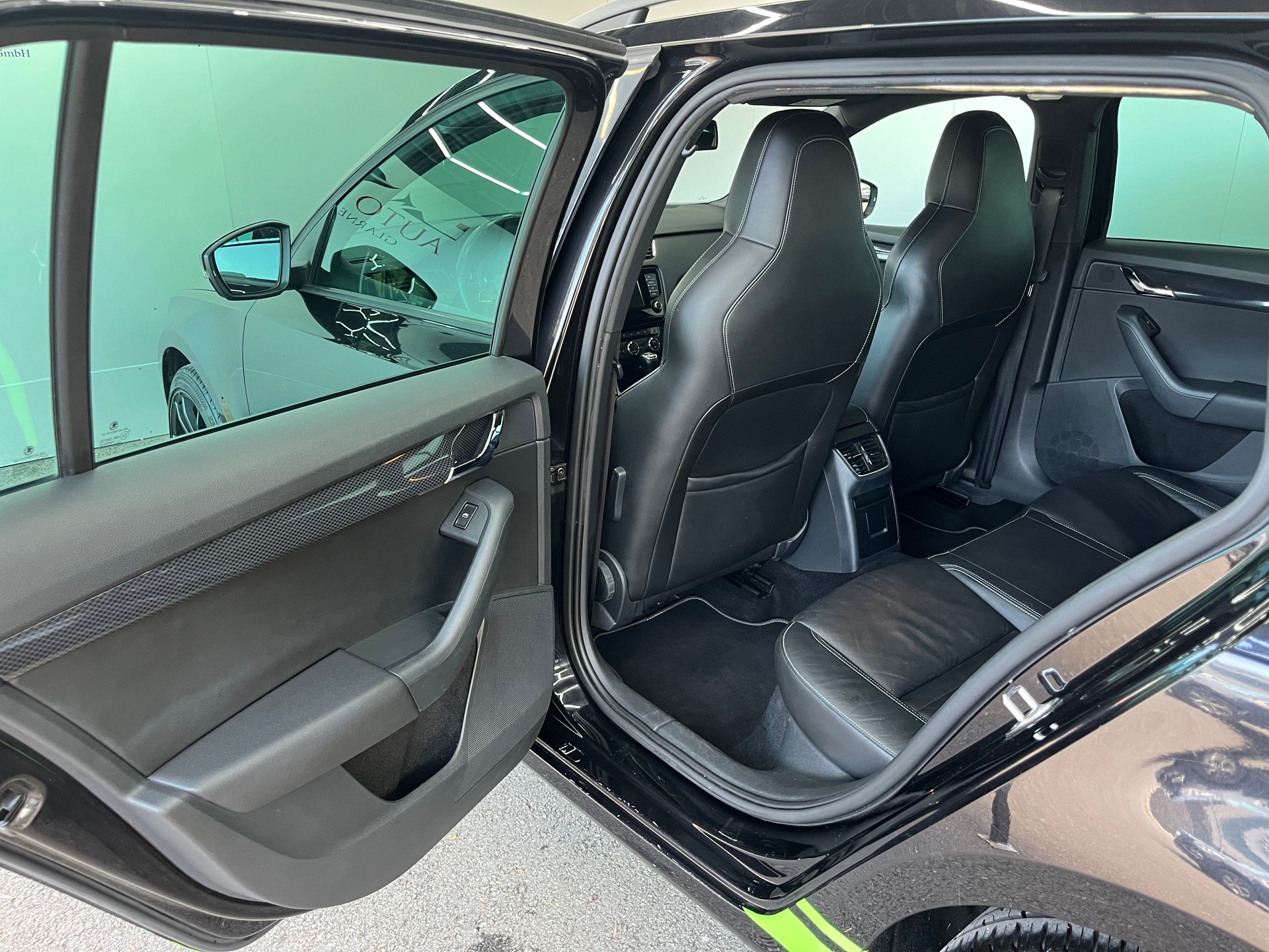 SKODA Octavia Combi 2.0 TSI RS-image-7