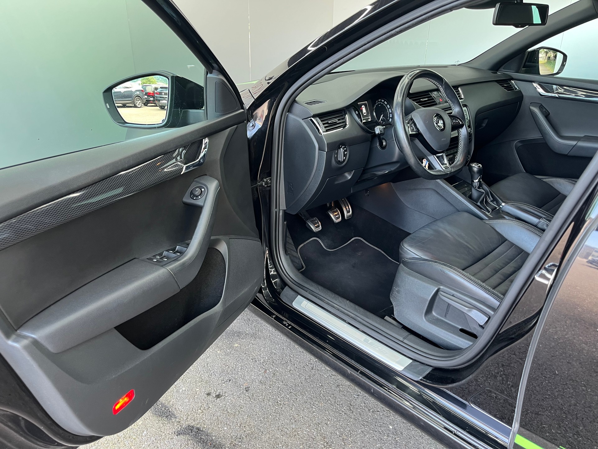 SKODA Octavia Combi 2.0 TSI RS-image-6