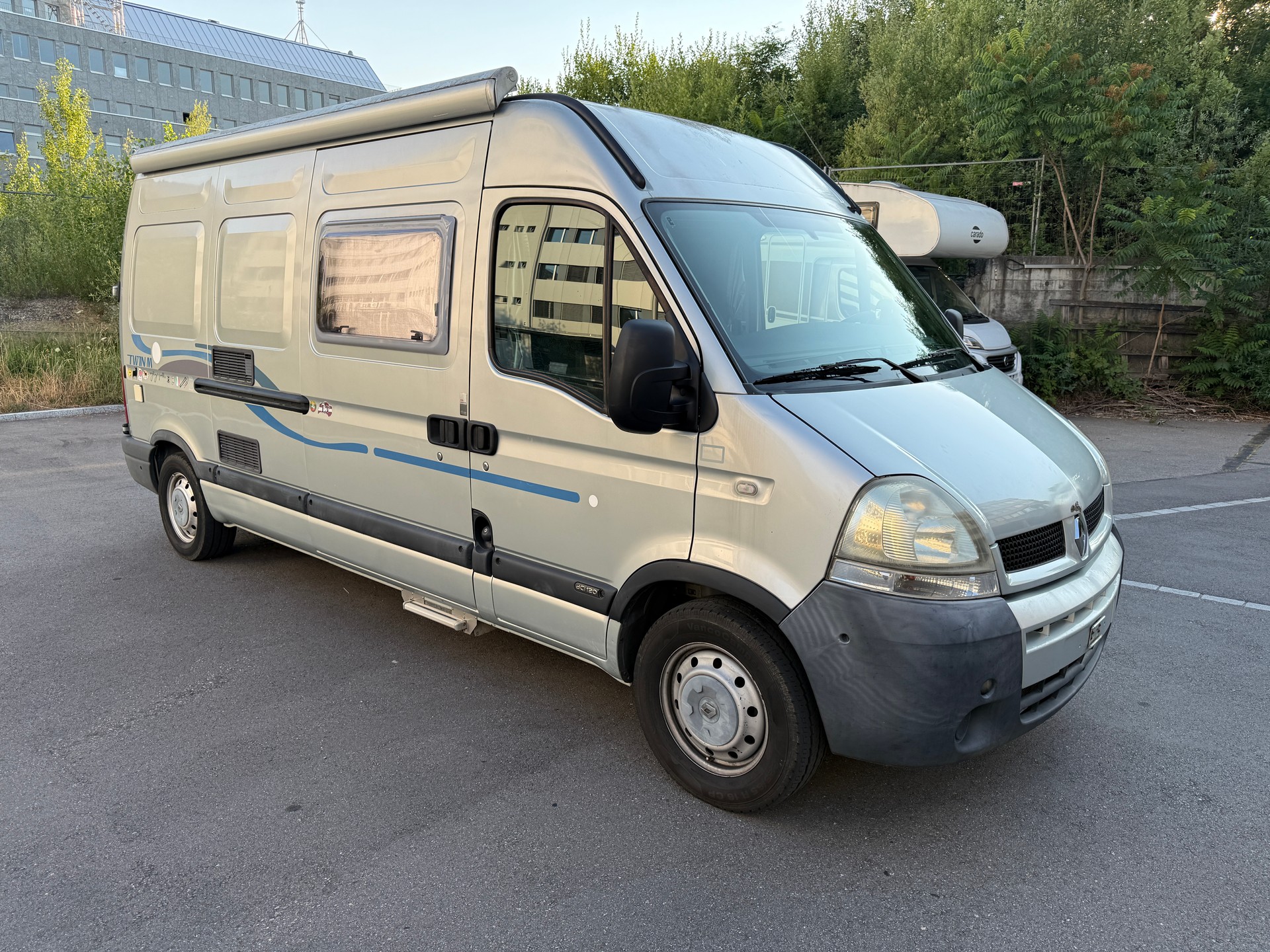 ADRIA Adria Twin M Renault Master 2.5dci Automatik*Neuwertig*-image-1