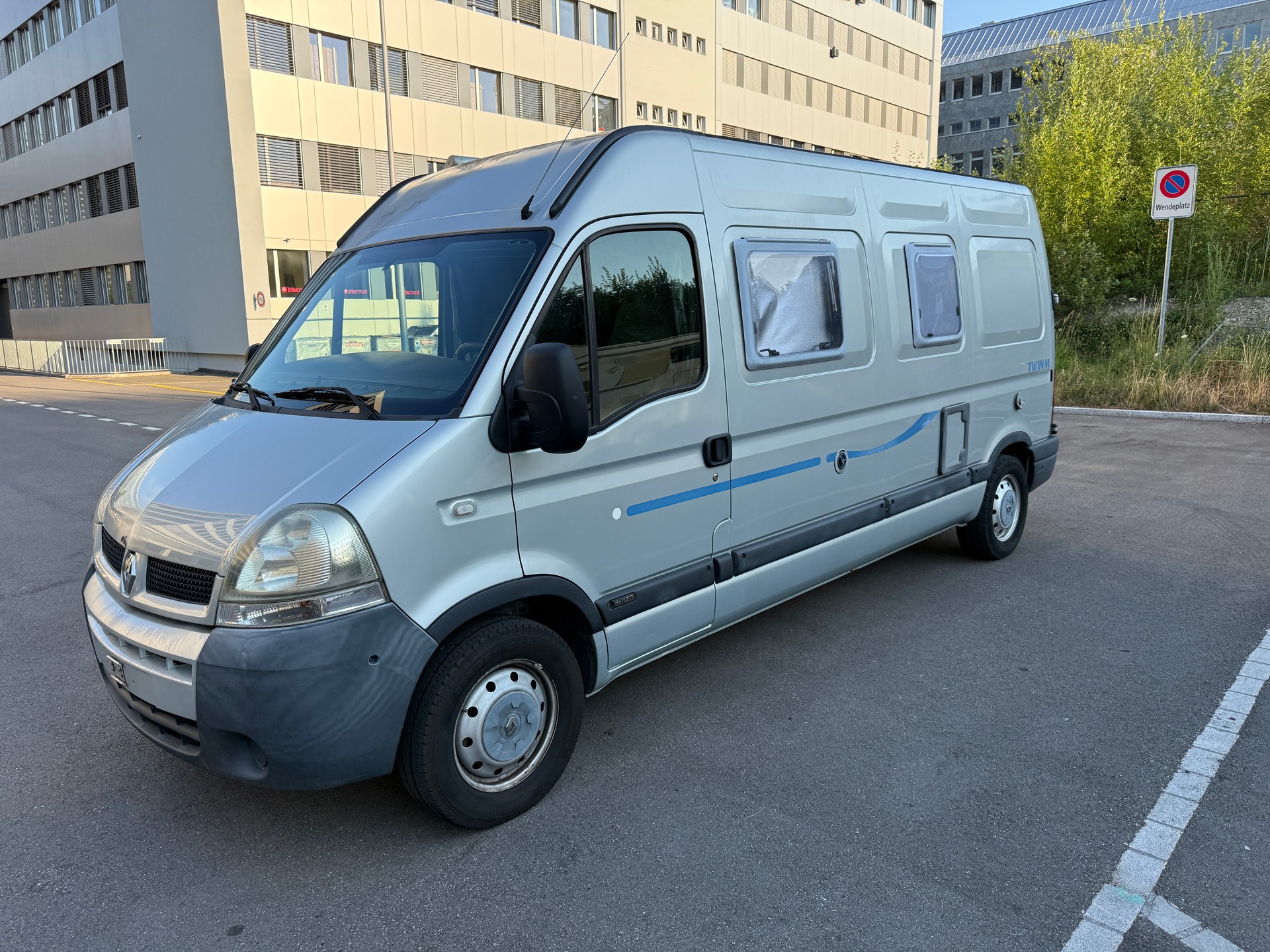ADRIA Adria Twin M Renault Master 2.5dci Automatik*Neuwertig*-image-0