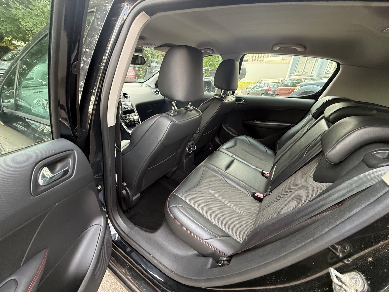 PEUGEOT 308 1.6 16V T GTi-image-12