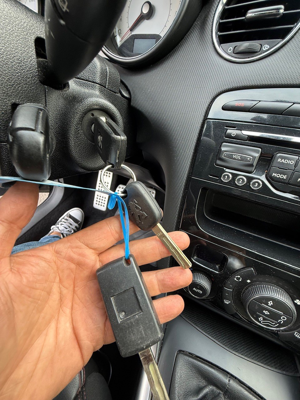 PEUGEOT 308 1.6 16V T GTi-image-15