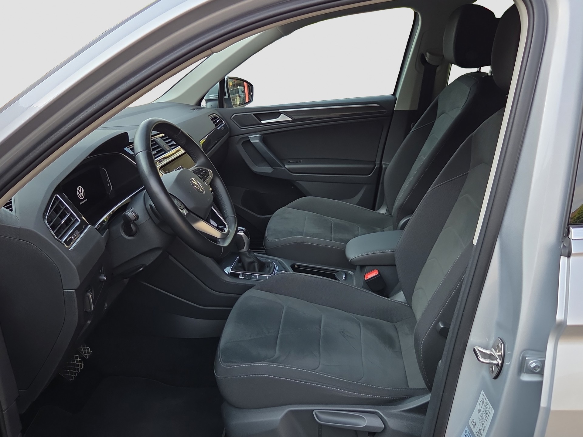 VW Tiguan 2.0TSI Elegance 4Motion DSG-image-8