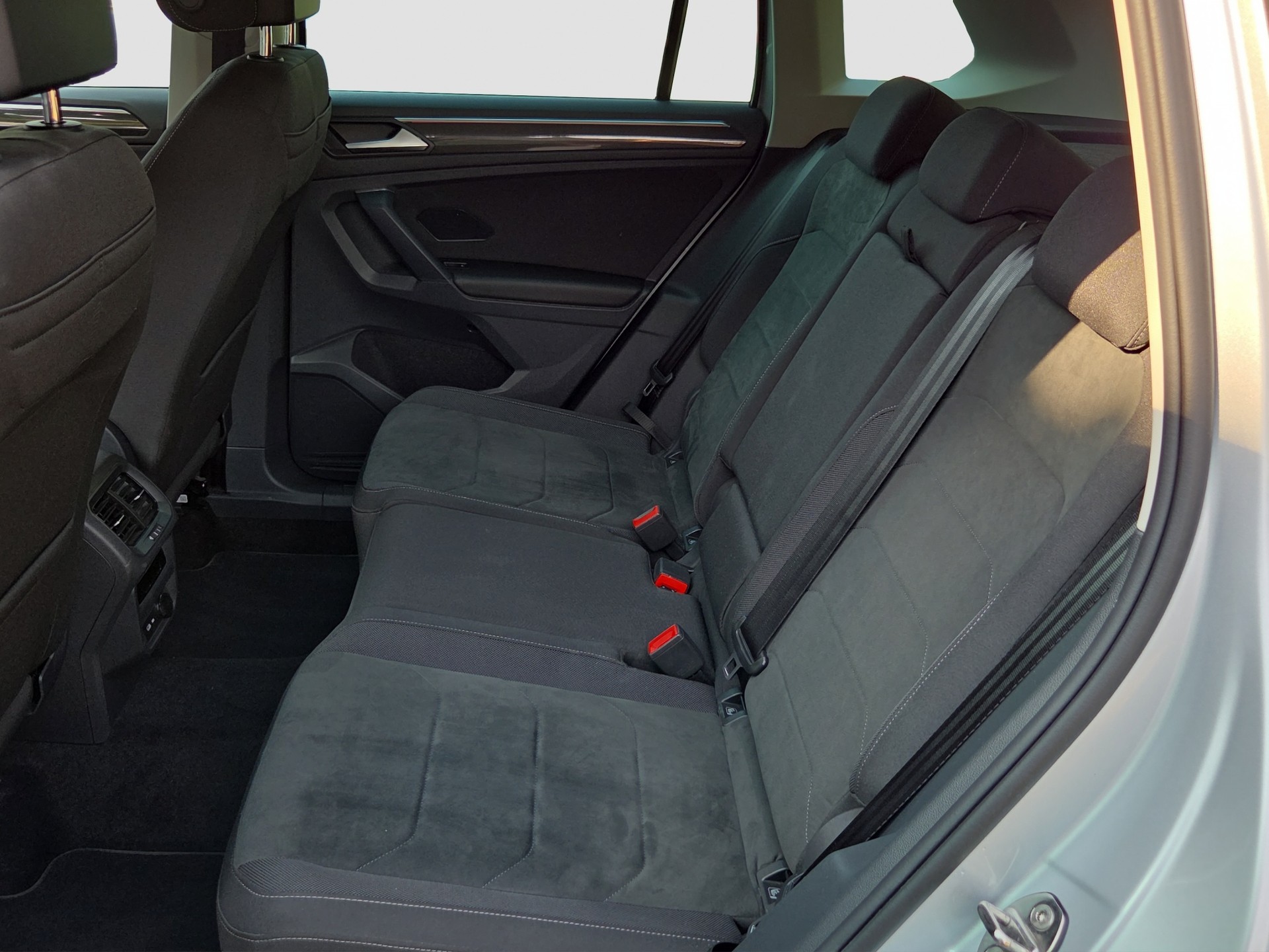 VW Tiguan 2.0TSI Elegance 4Motion DSG-image-12