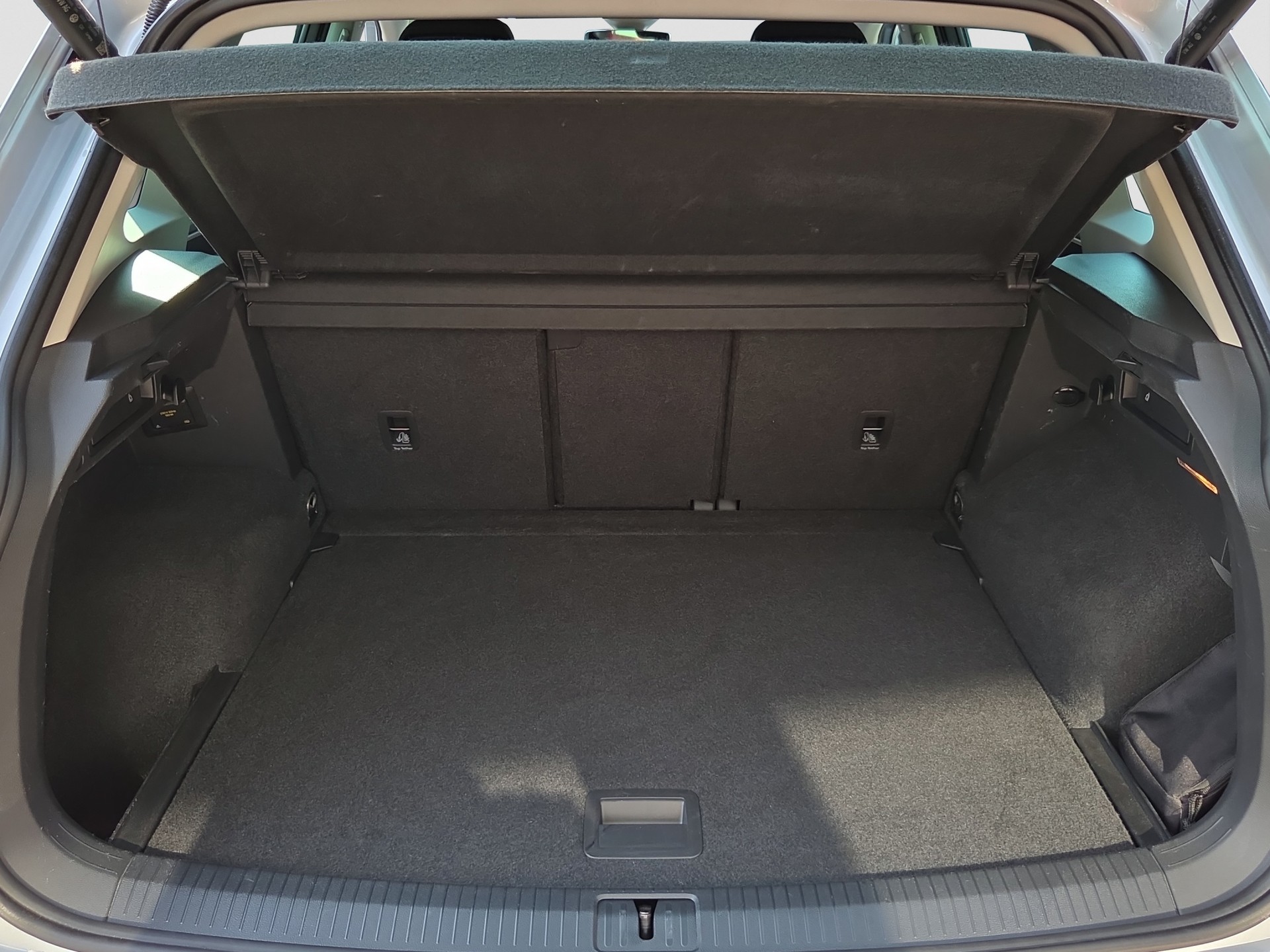 VW Tiguan 2.0TSI Elegance 4Motion DSG-image-13