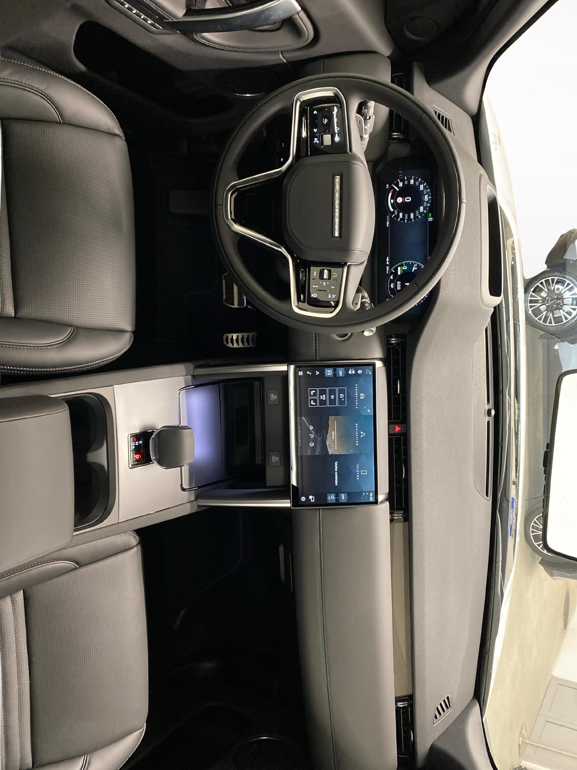 LAND ROVER Discovery Sport 1.5 T 270e Metropolitan-image-8