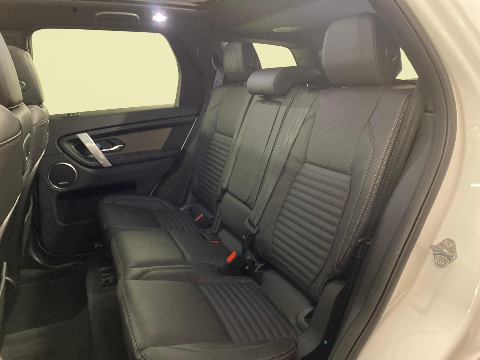 LAND ROVER Discovery Sport 1.5 T 270e Metropolitan-image-11