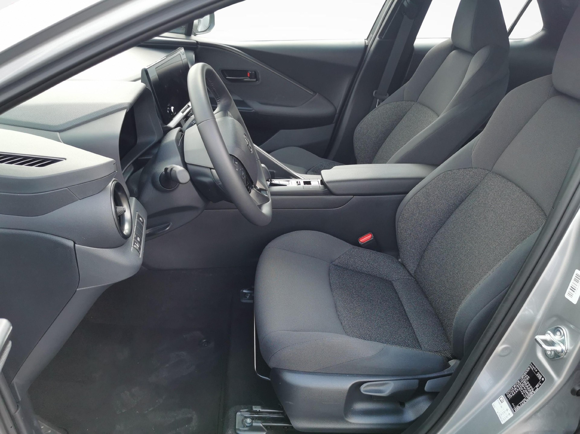 TOYOTA C-HR 1.8 HEV Comfort-image-1