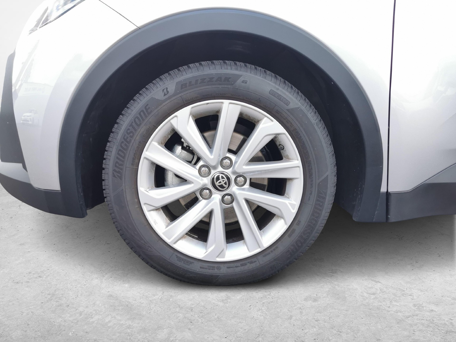 TOYOTA C-HR 1.8 HEV Comfort-image-8