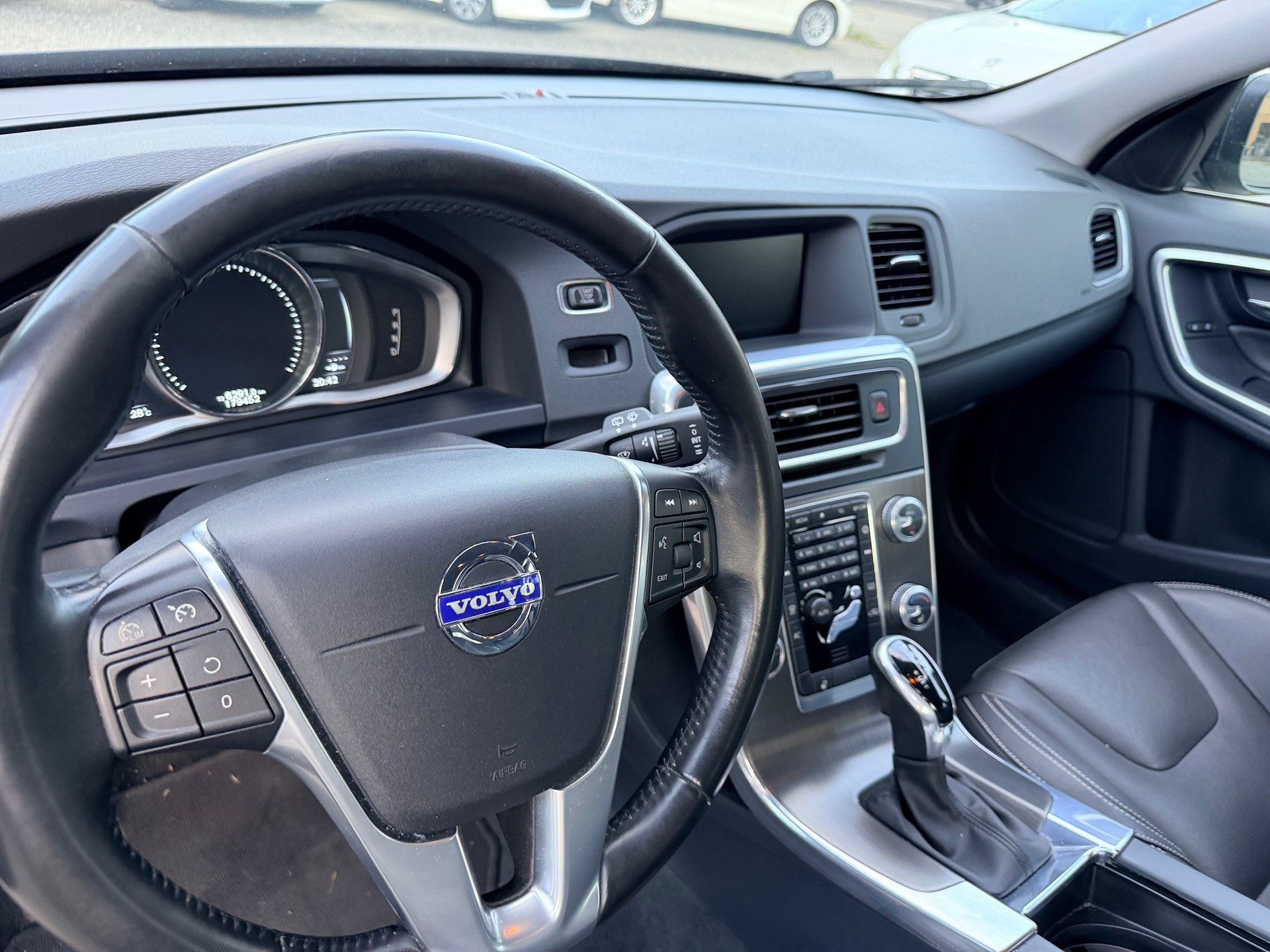 VOLVO V60 T4 Summum Powershift-image-13