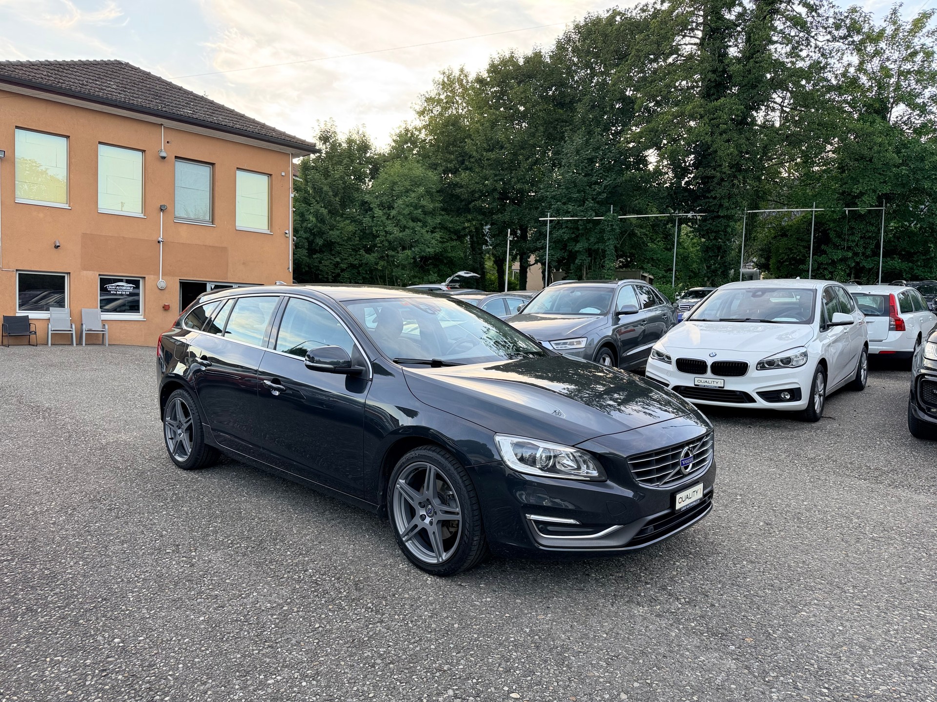 VOLVO V60 T4 Summum Powershift-image-0