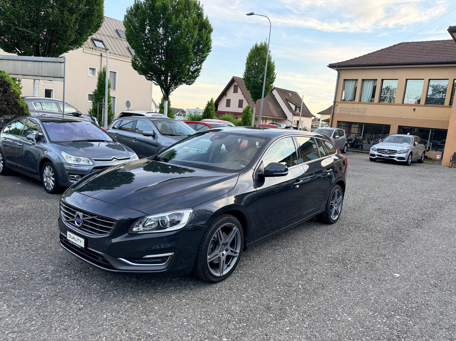 VOLVO V60 T4 Summum Powershift-image-1