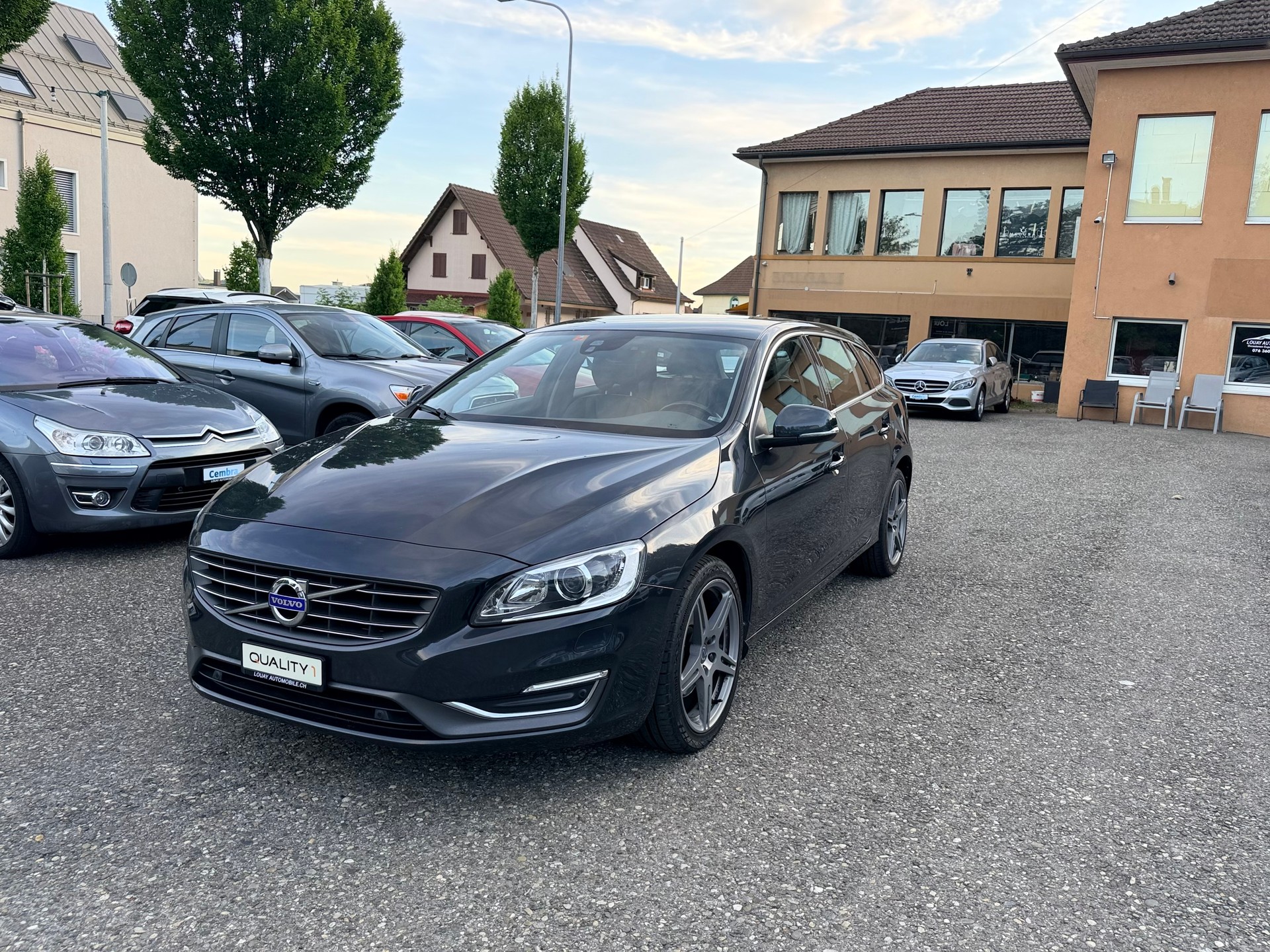 VOLVO V60 T4 Summum Powershift-image-2