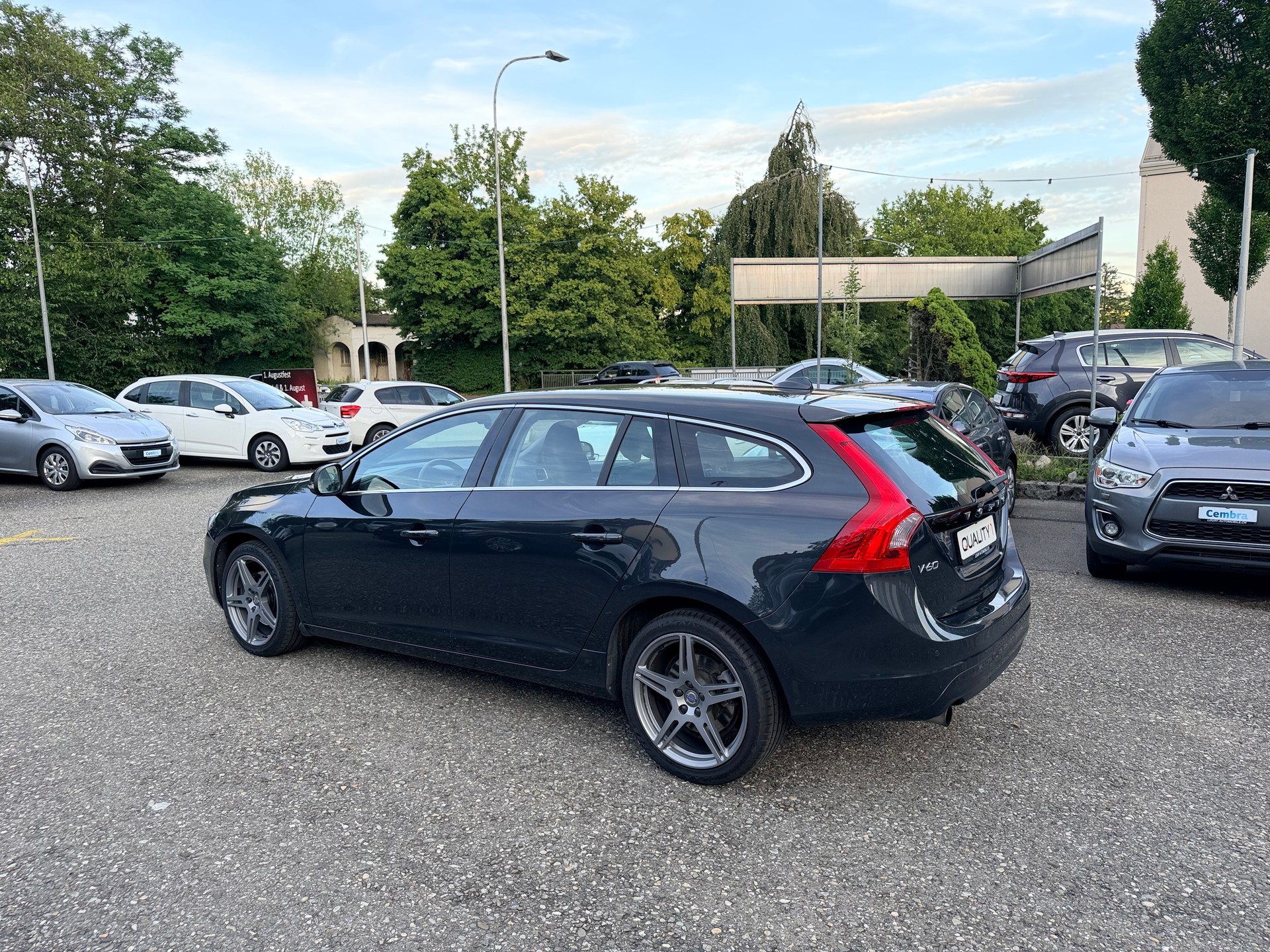 VOLVO V60 T4 Summum Powershift-image-4