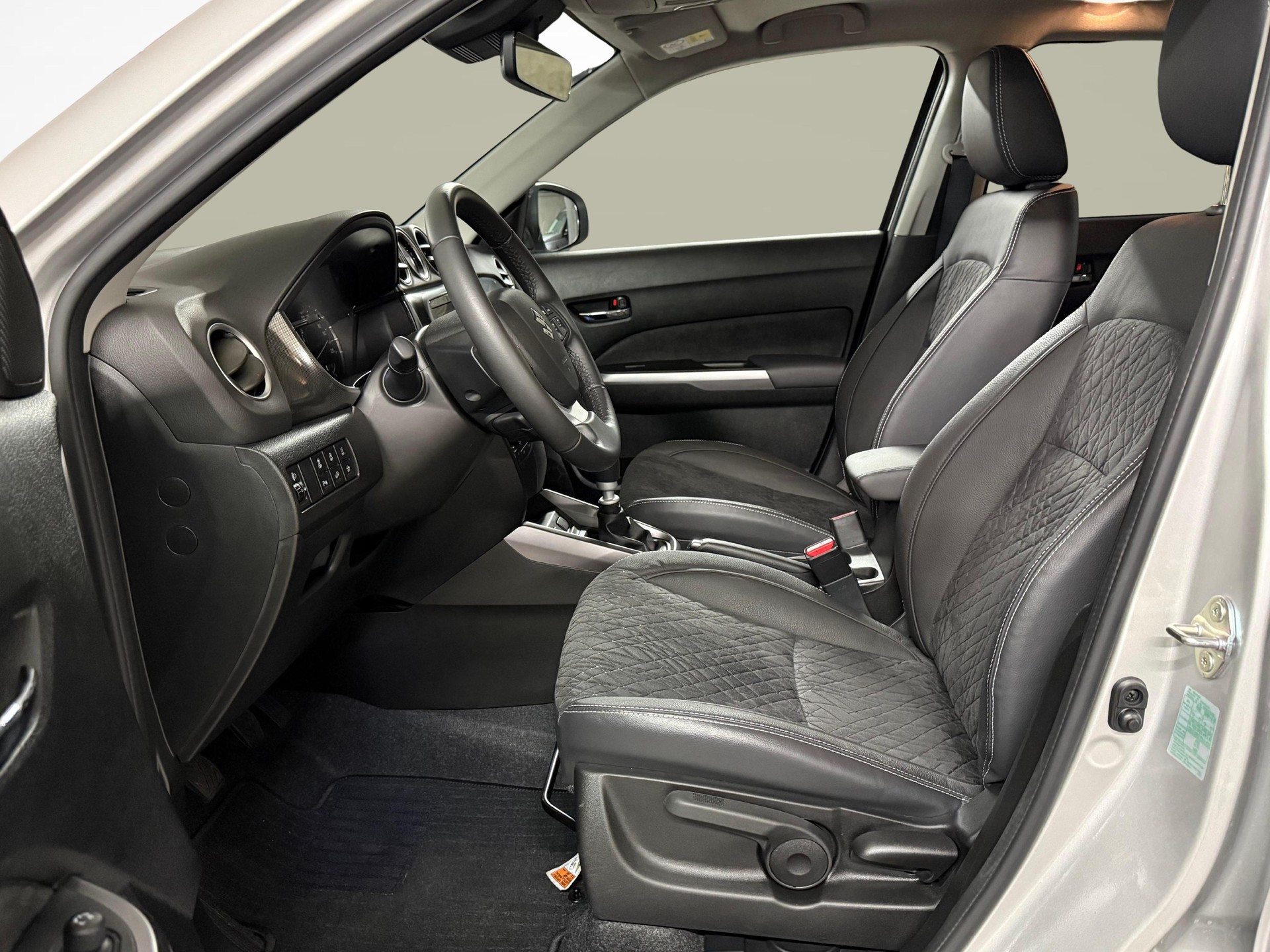 SUZUKI Vitara 1.4 T Compact Top Hybrid 4x4-image-10