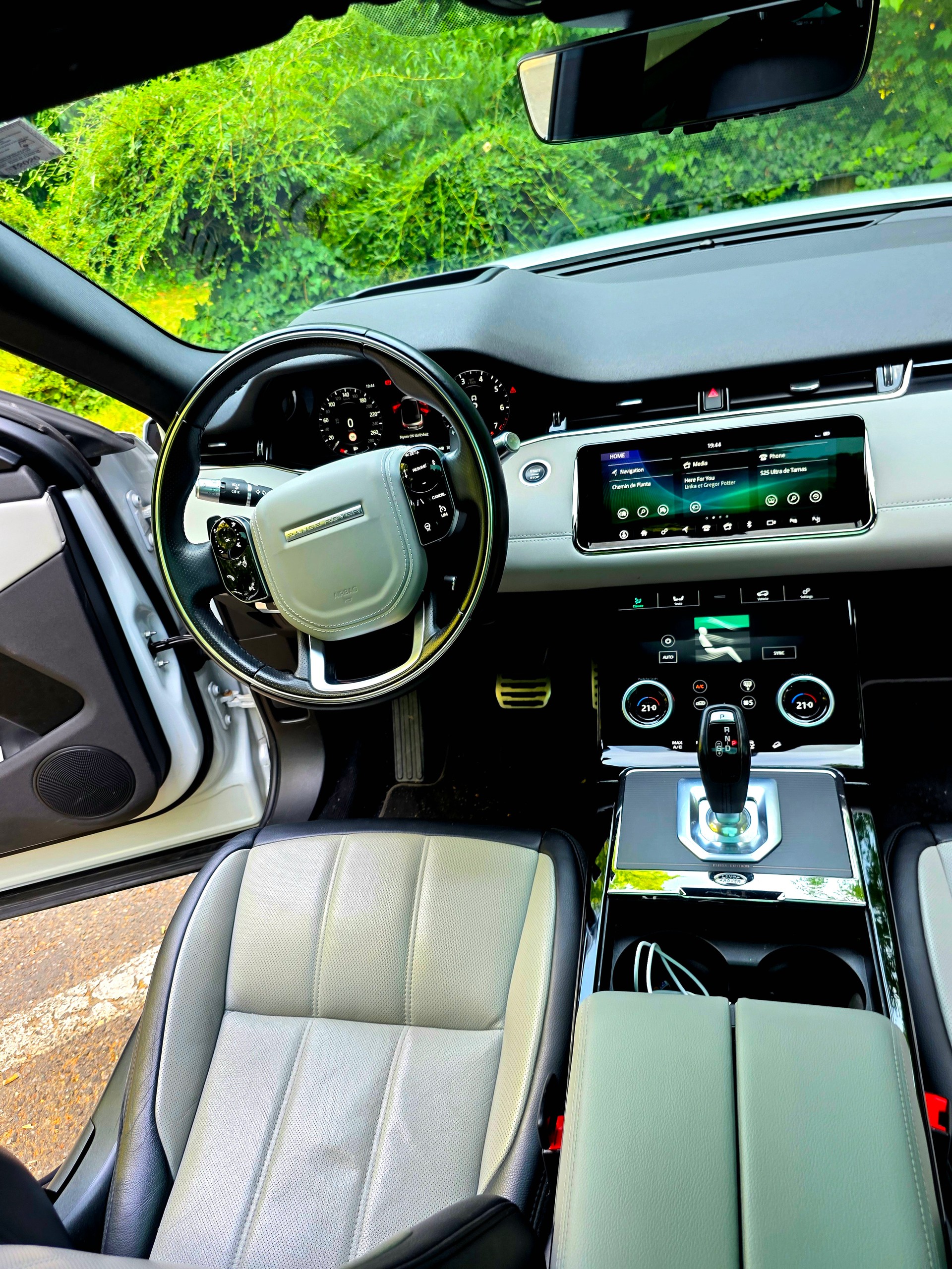 LAND ROVER Range Rover Evoque R-Dynamic First Edition P250 HSE AT9-image-3