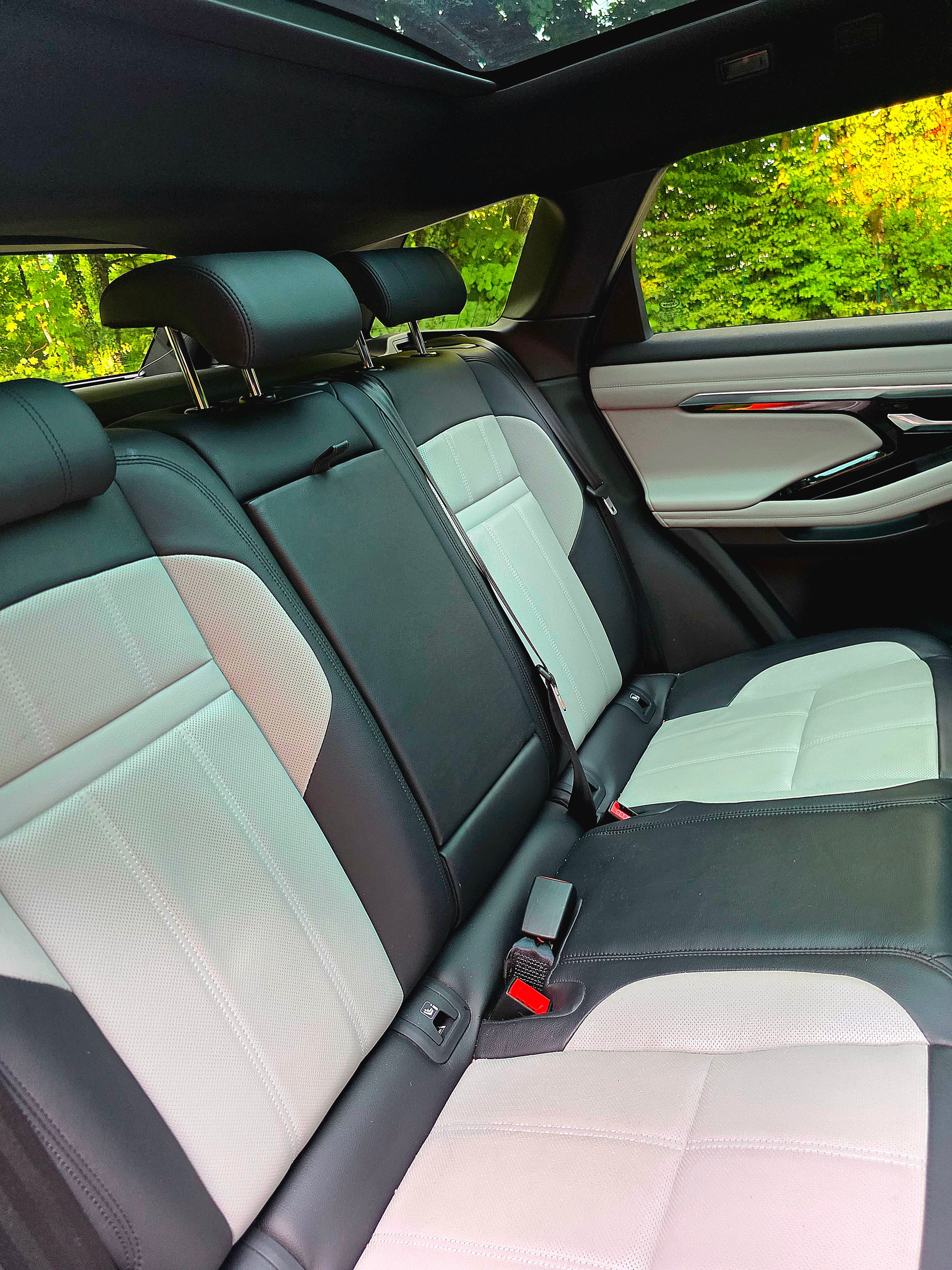LAND ROVER Range Rover Evoque R-Dynamic First Edition P250 HSE AT9-image-4