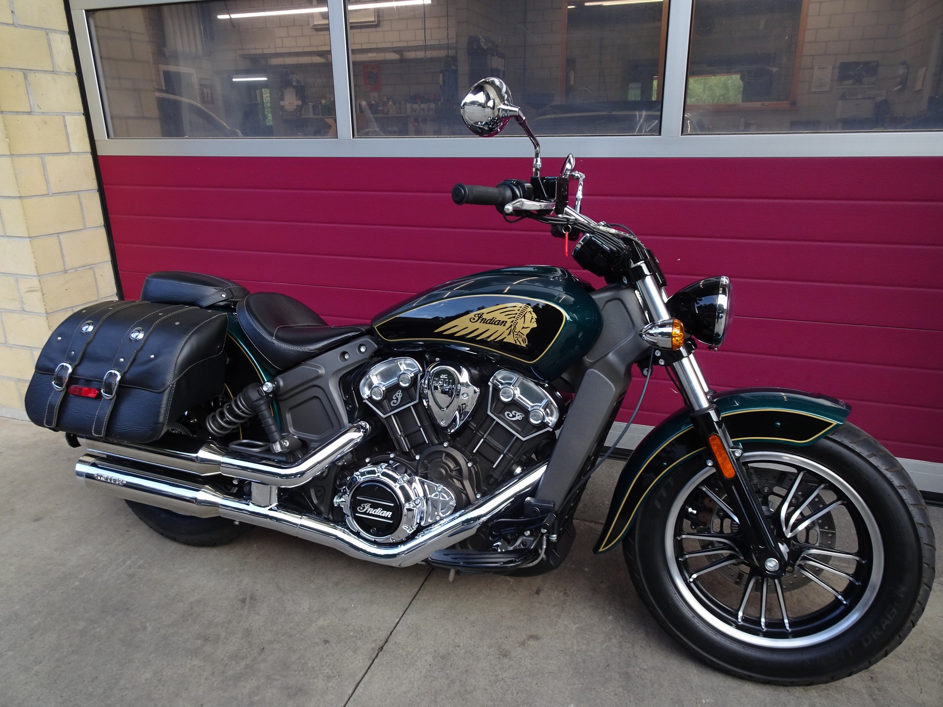 INDIAN Scout ABS-showroom-element-2
