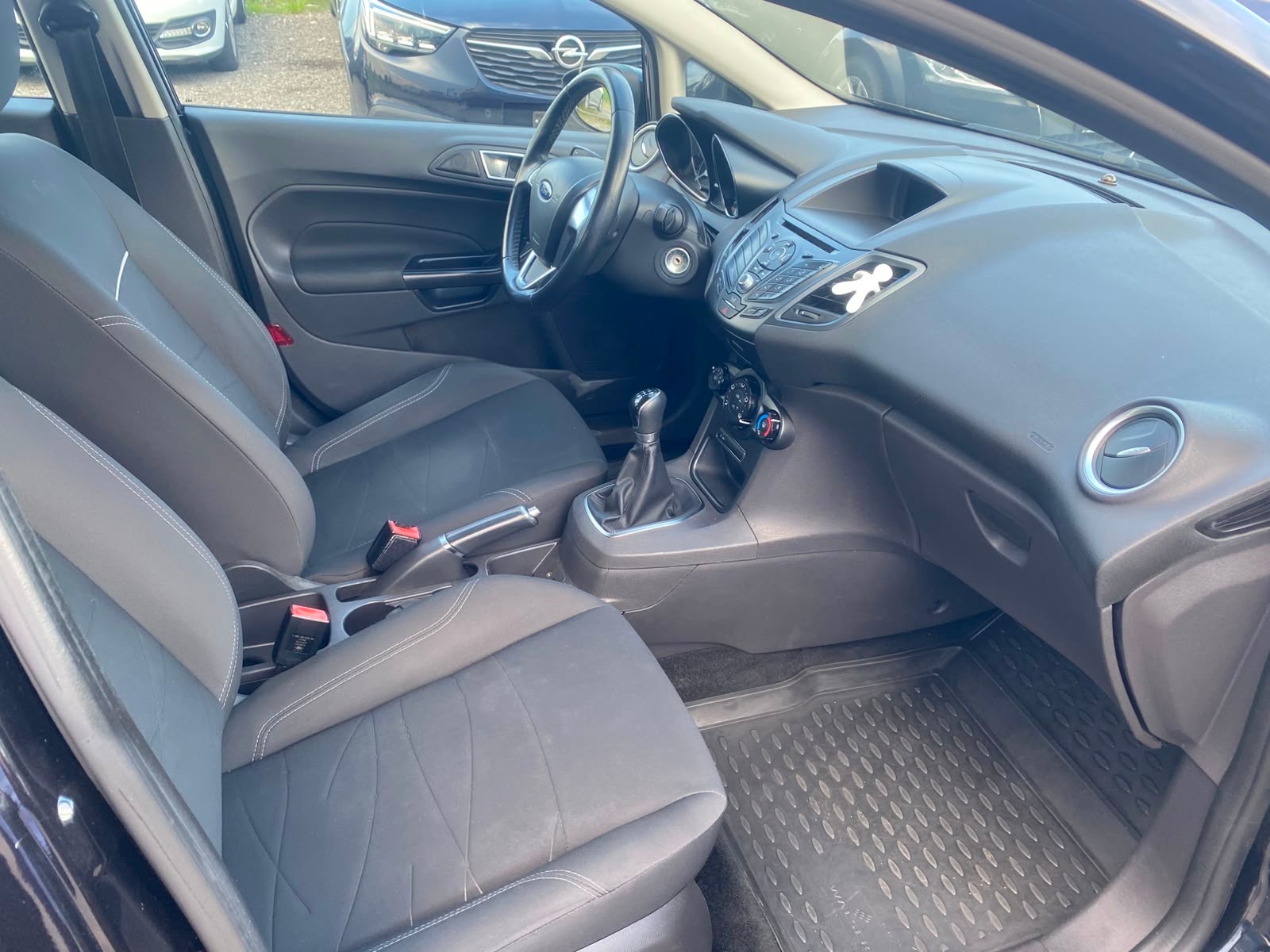 FORD Fiesta 1.0 SCTi Titanium-image-9