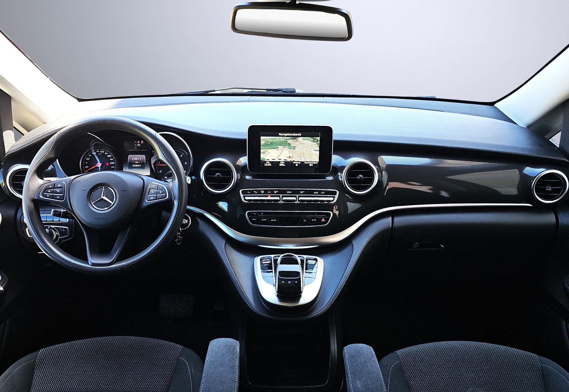 MERCEDES-BENZ V 220 d lang 7G-Tronic-image-10