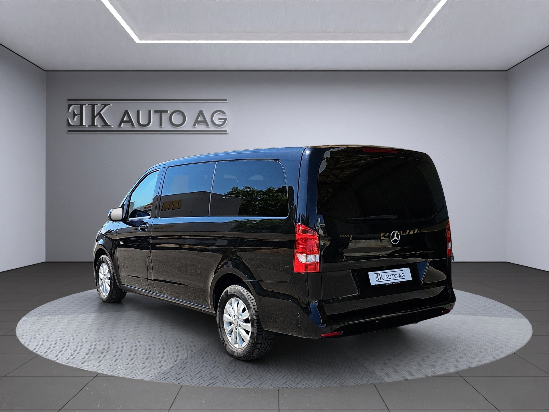 MERCEDES-BENZ V 220 d lang 7G-Tronic-image-2