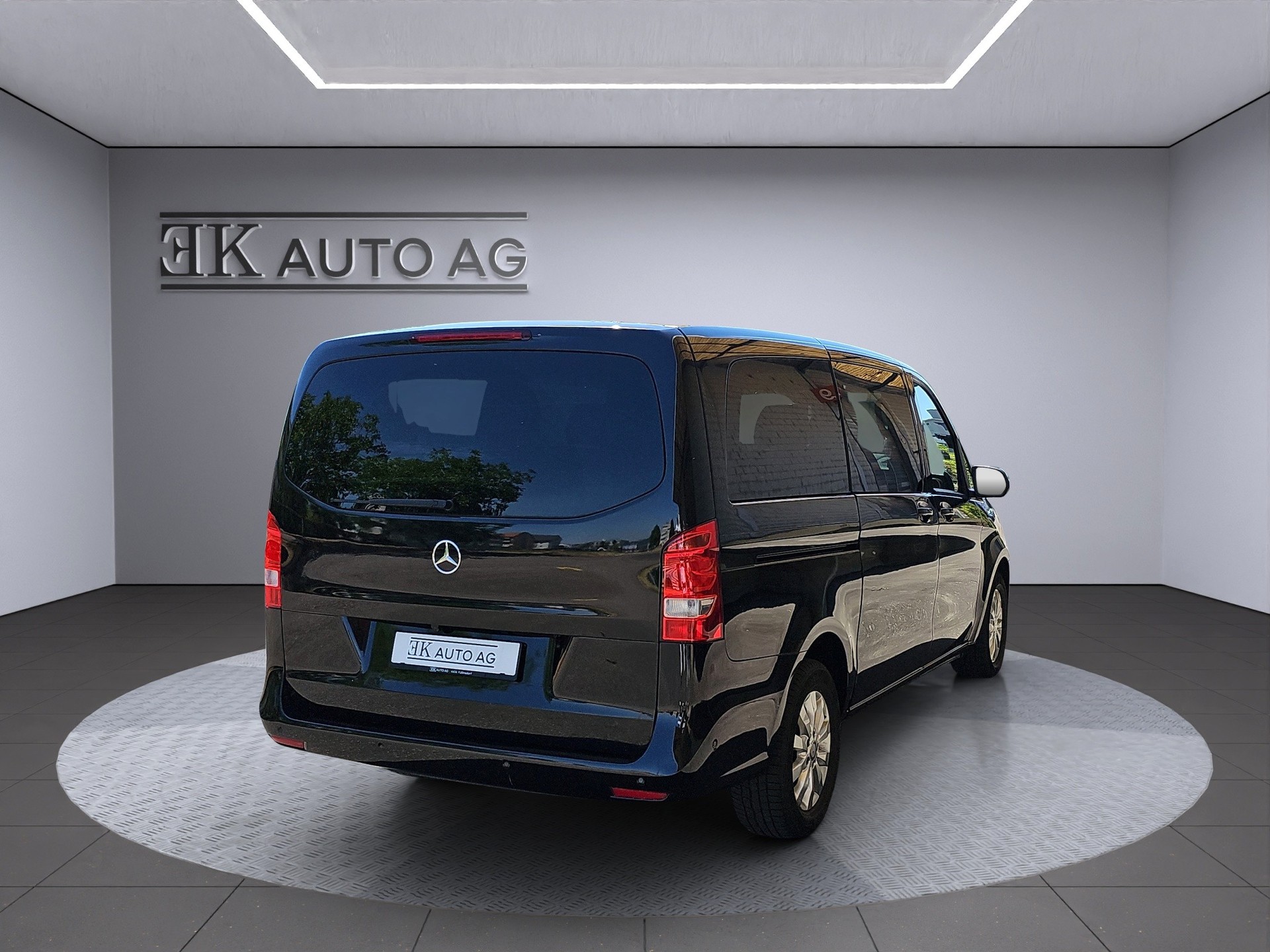 MERCEDES-BENZ V 220 d lang 7G-Tronic-image-4