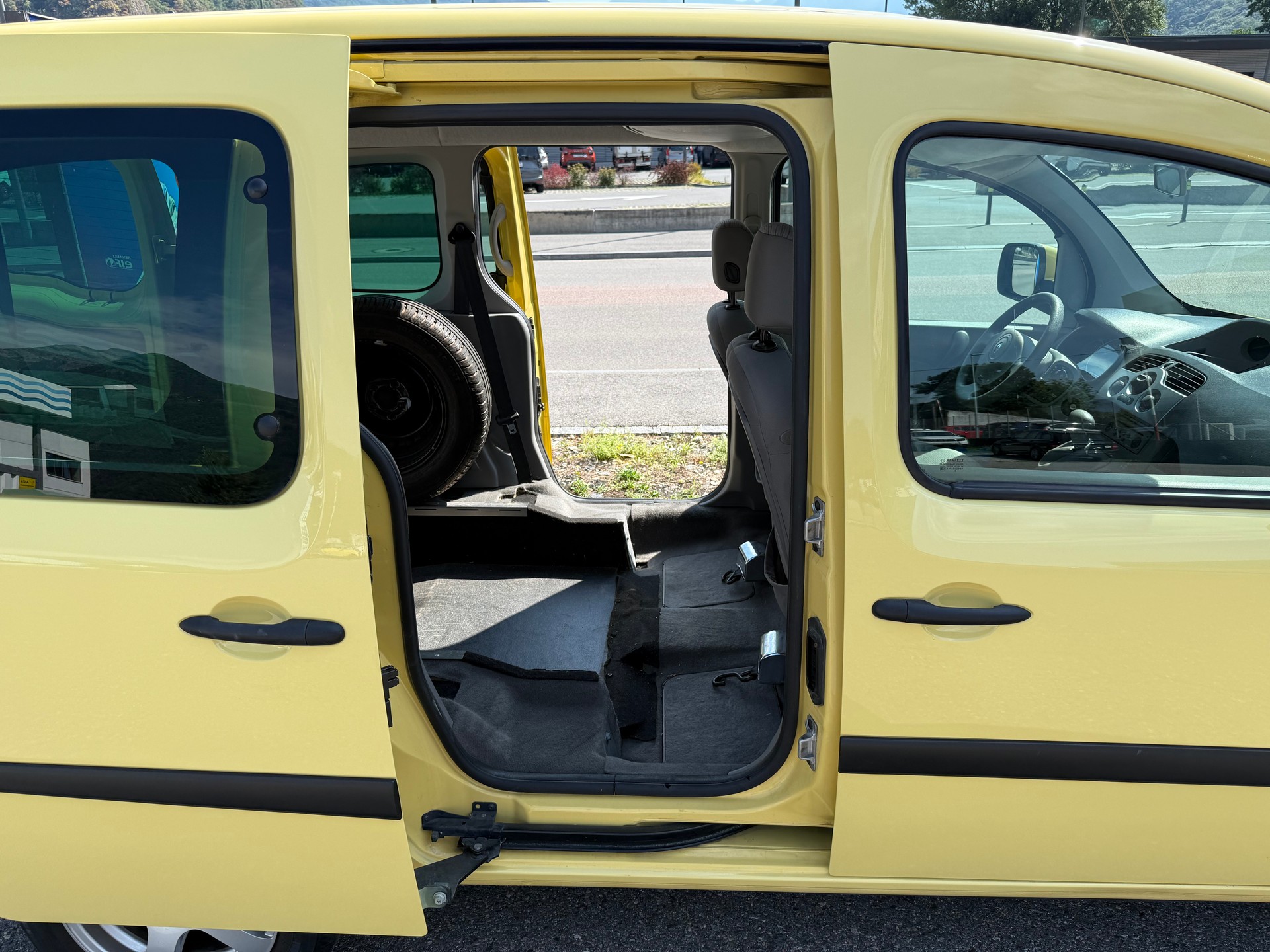 RENAULT Kangoo 1.6 16V Privilège Automatic-image-6
