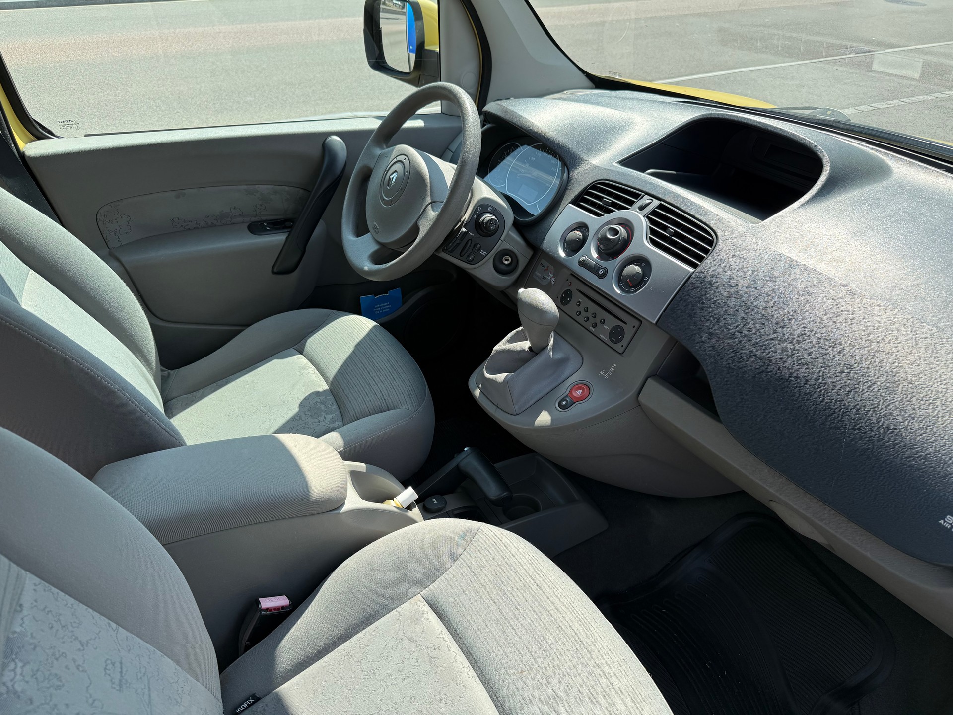 RENAULT Kangoo 1.6 16V Privilège Automatic-image-8